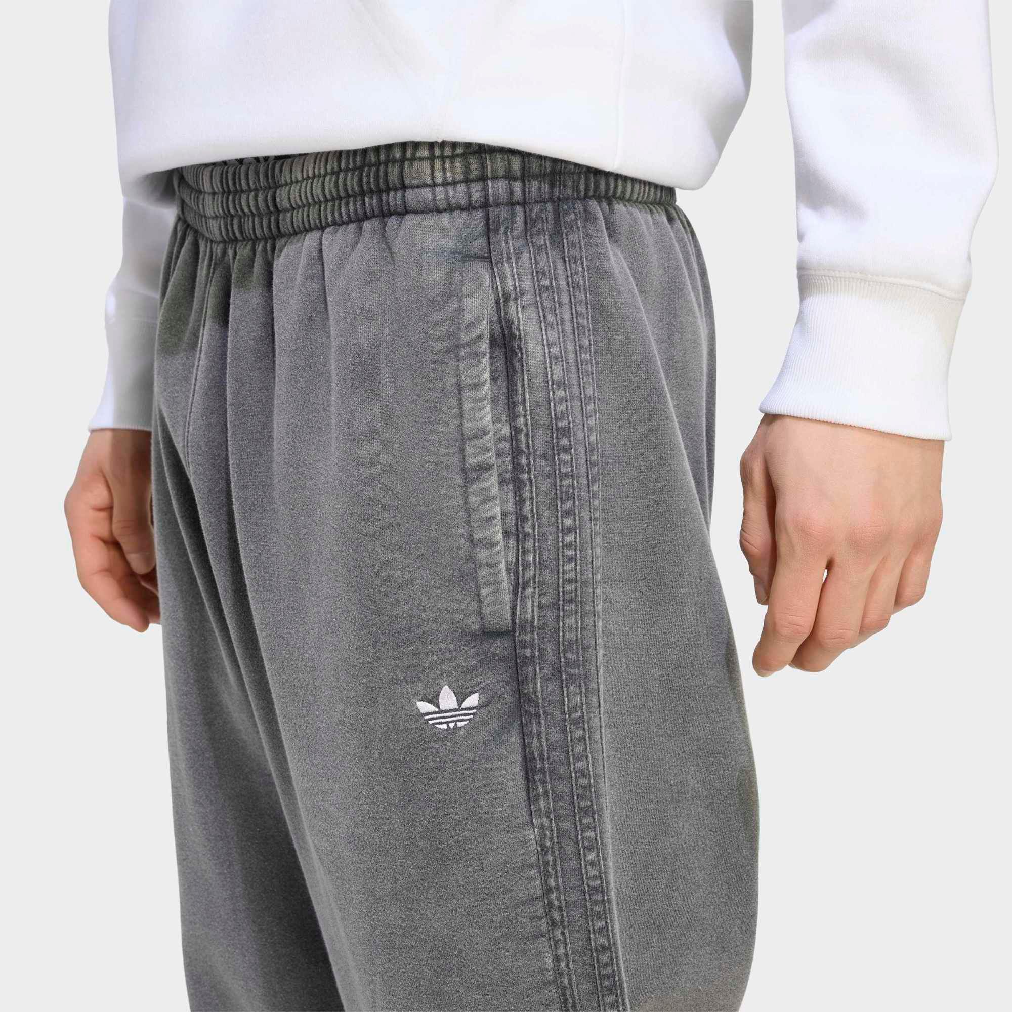 adidas Originals Men's Trefoil Essentials Loose Washed Fleece Pants product image
