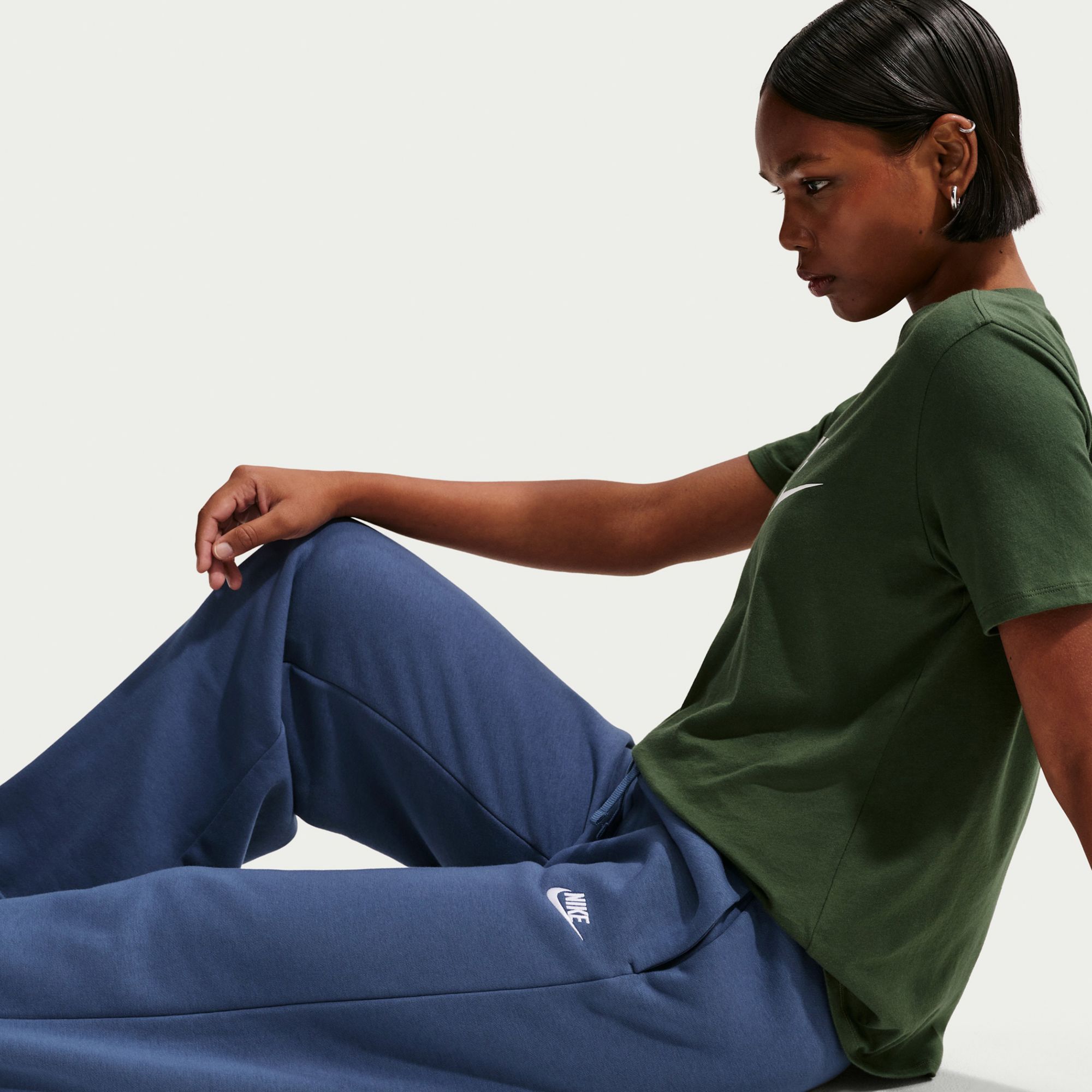 Nike Women's Sportswear Club Fleece Mid-Rise Wide-Leg Sweatpants product image