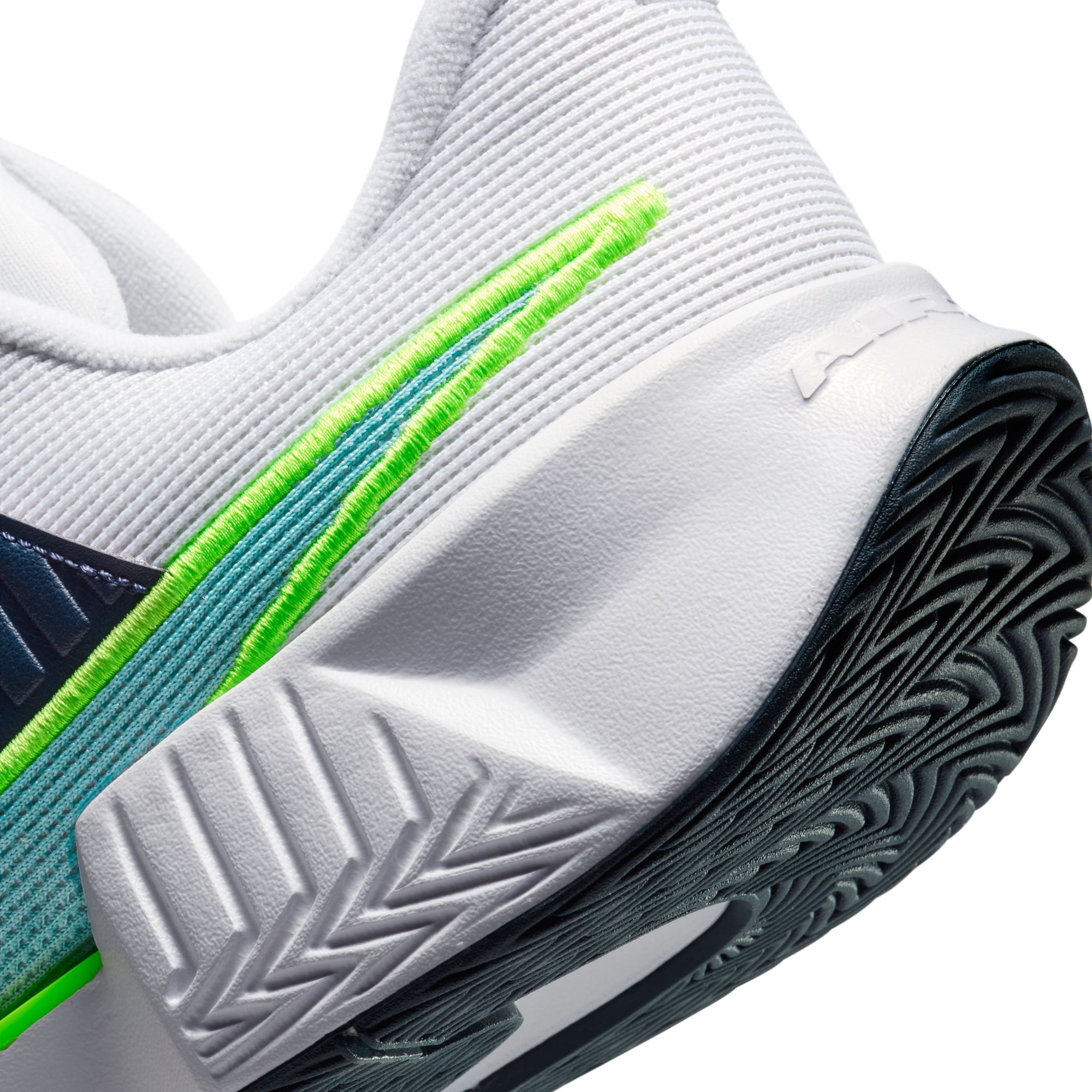 Nike Men's GP Challenge Pro Hard Court Tennis Shoes product image