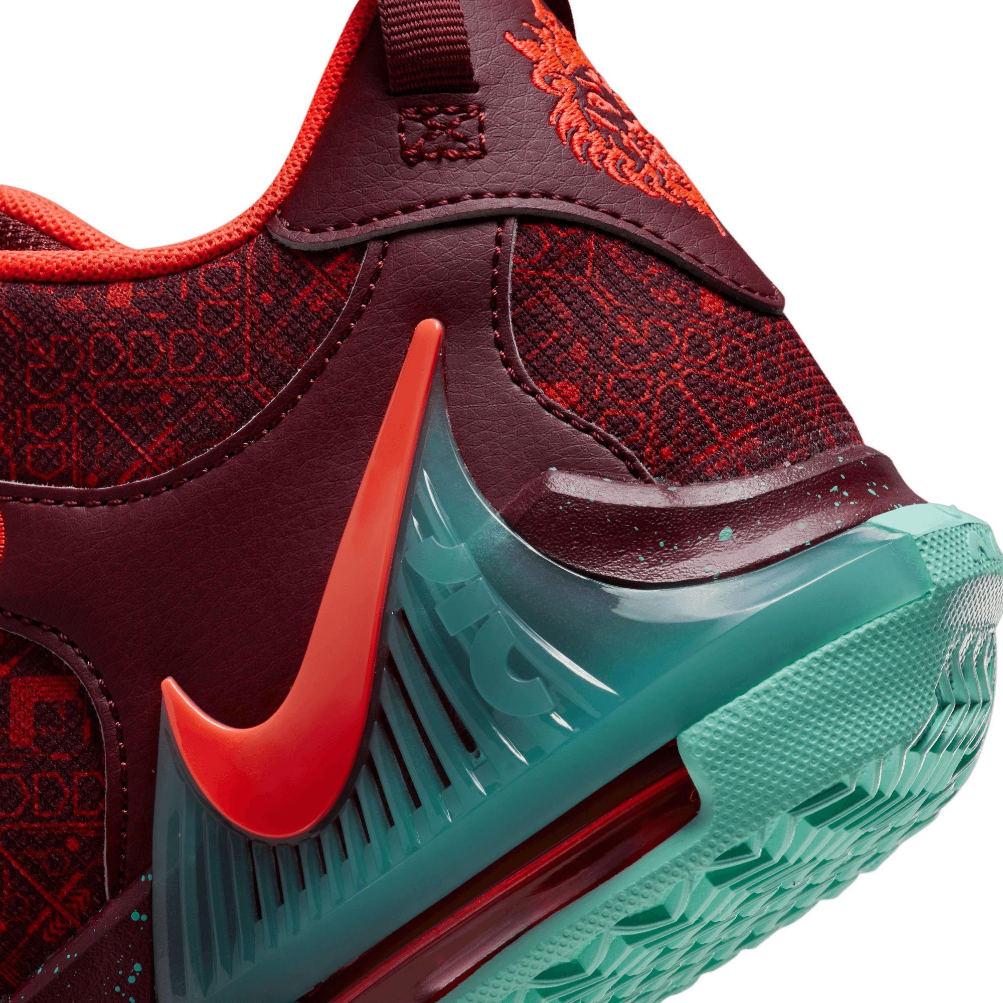 Nike Kids' Grade School Lebron Witness 7 Basketball Shoes product image