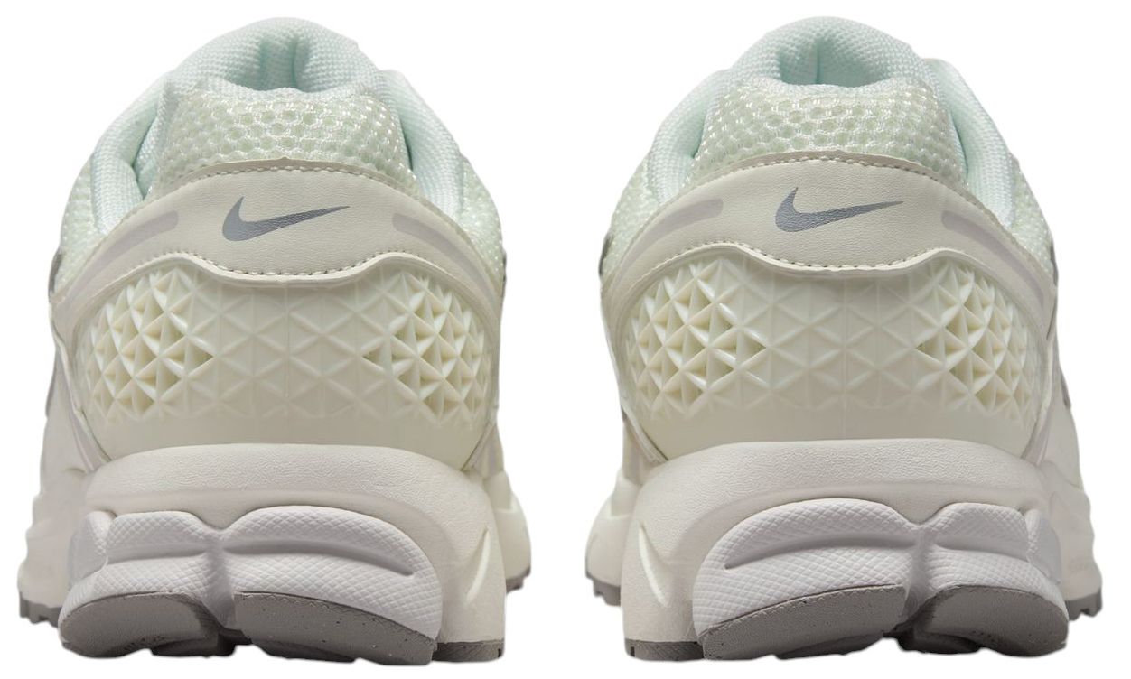 Nike Men's Zoom Vomero 5 Shoes product image