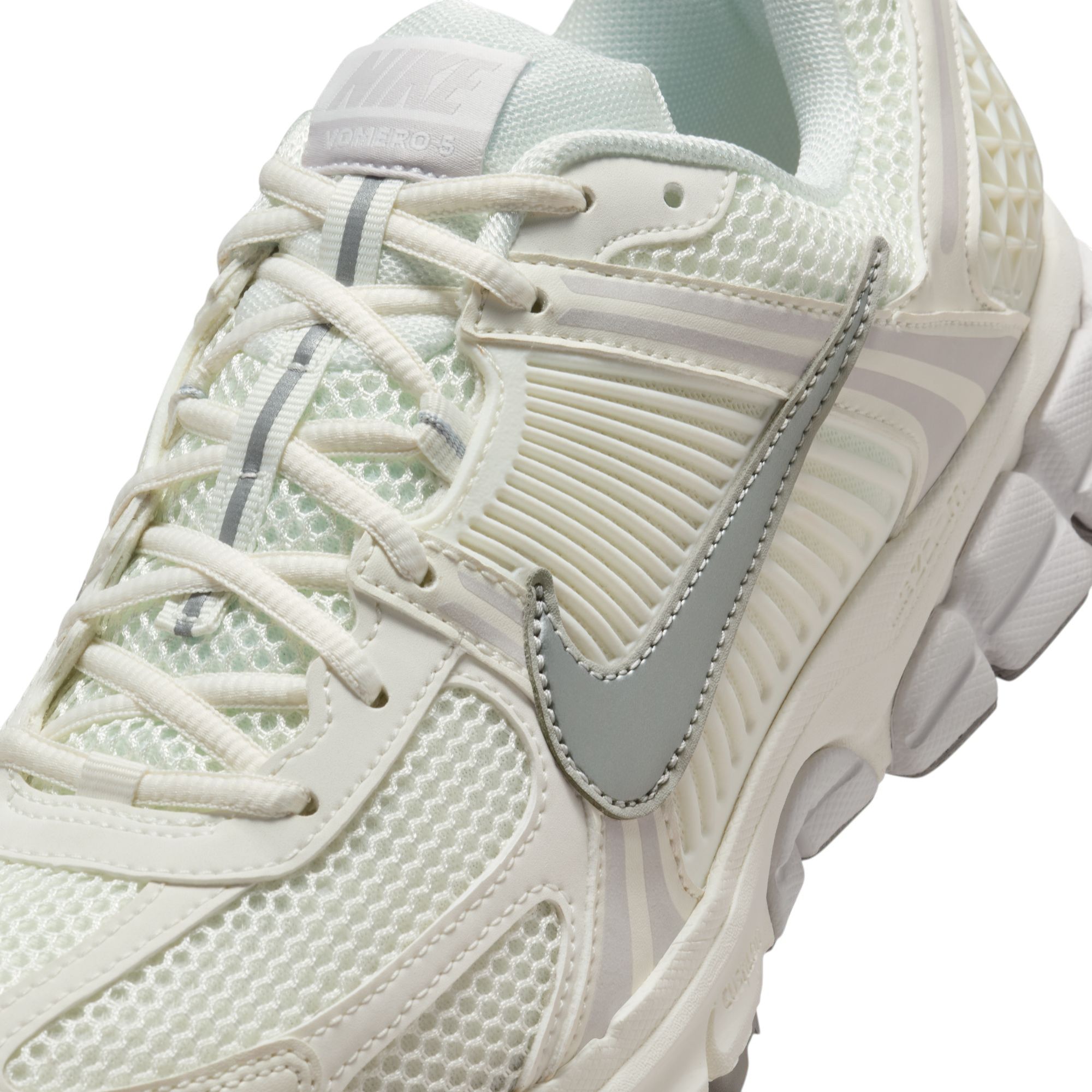 Nike Men's Zoom Vomero 5 Shoes product image