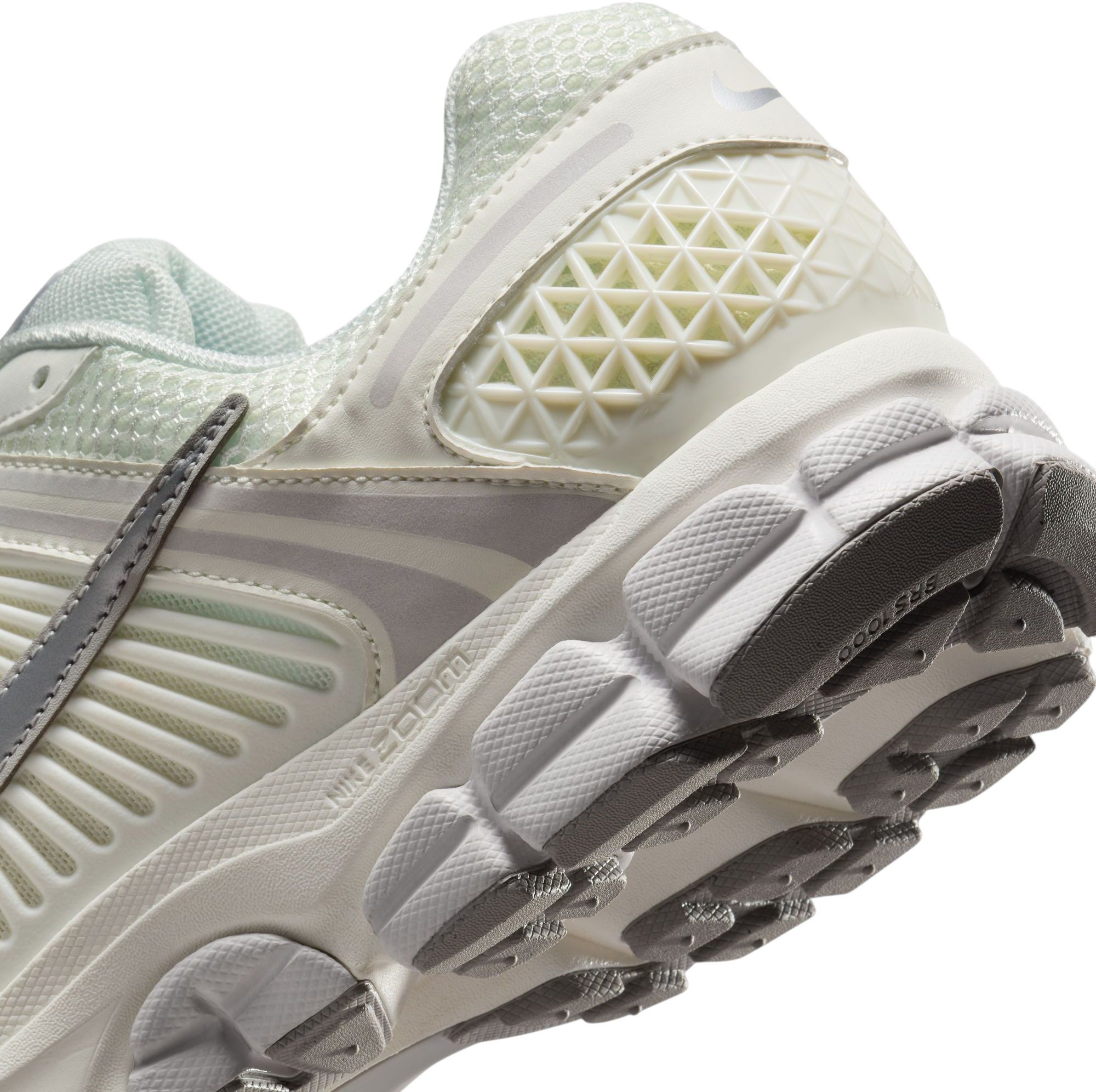 Nike Men's Zoom Vomero 5 Shoes product image