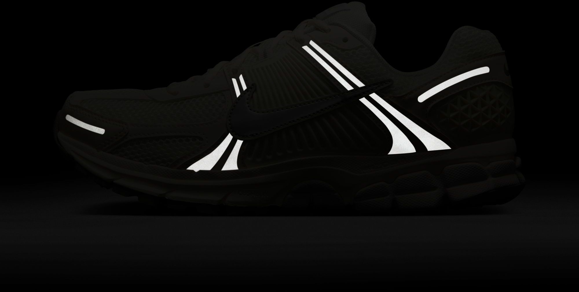Nike Men's Zoom Vomero 5 Shoes product image