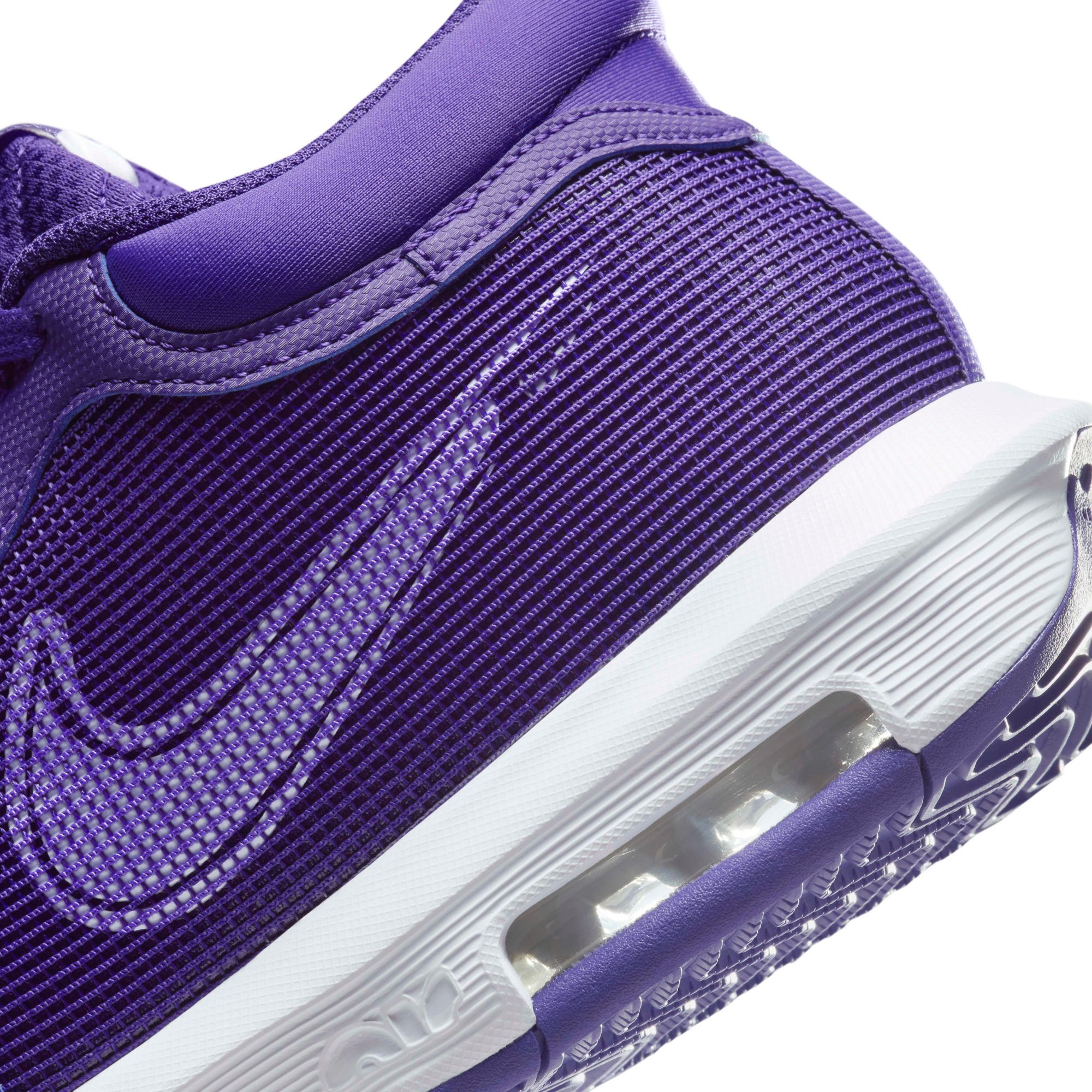 Nike LeBron Witness 8 Basketball Shoes product image