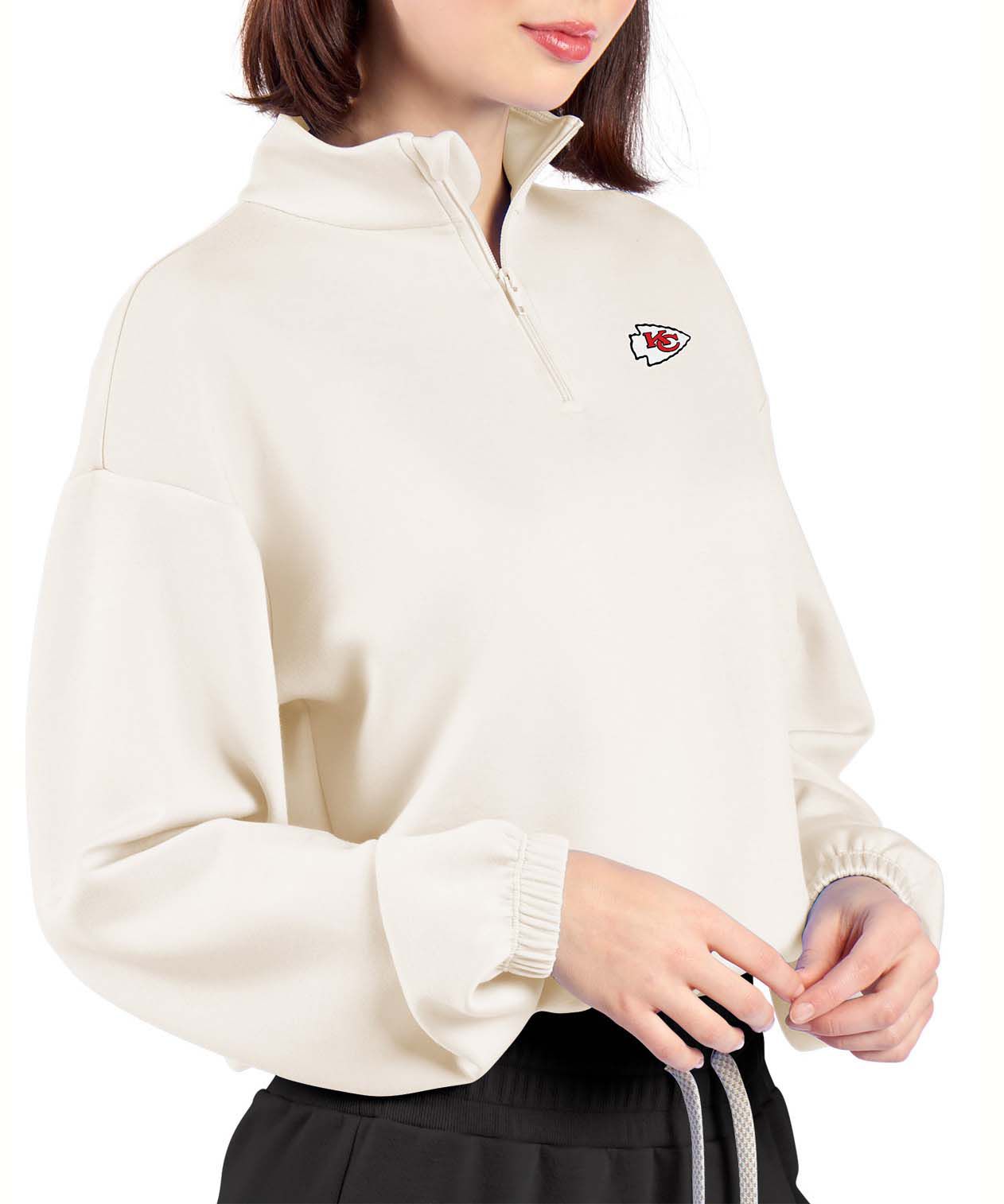 Certo Women's Kansas City Chiefs Bone Cropped 1/4 Sleeve Shirt product image