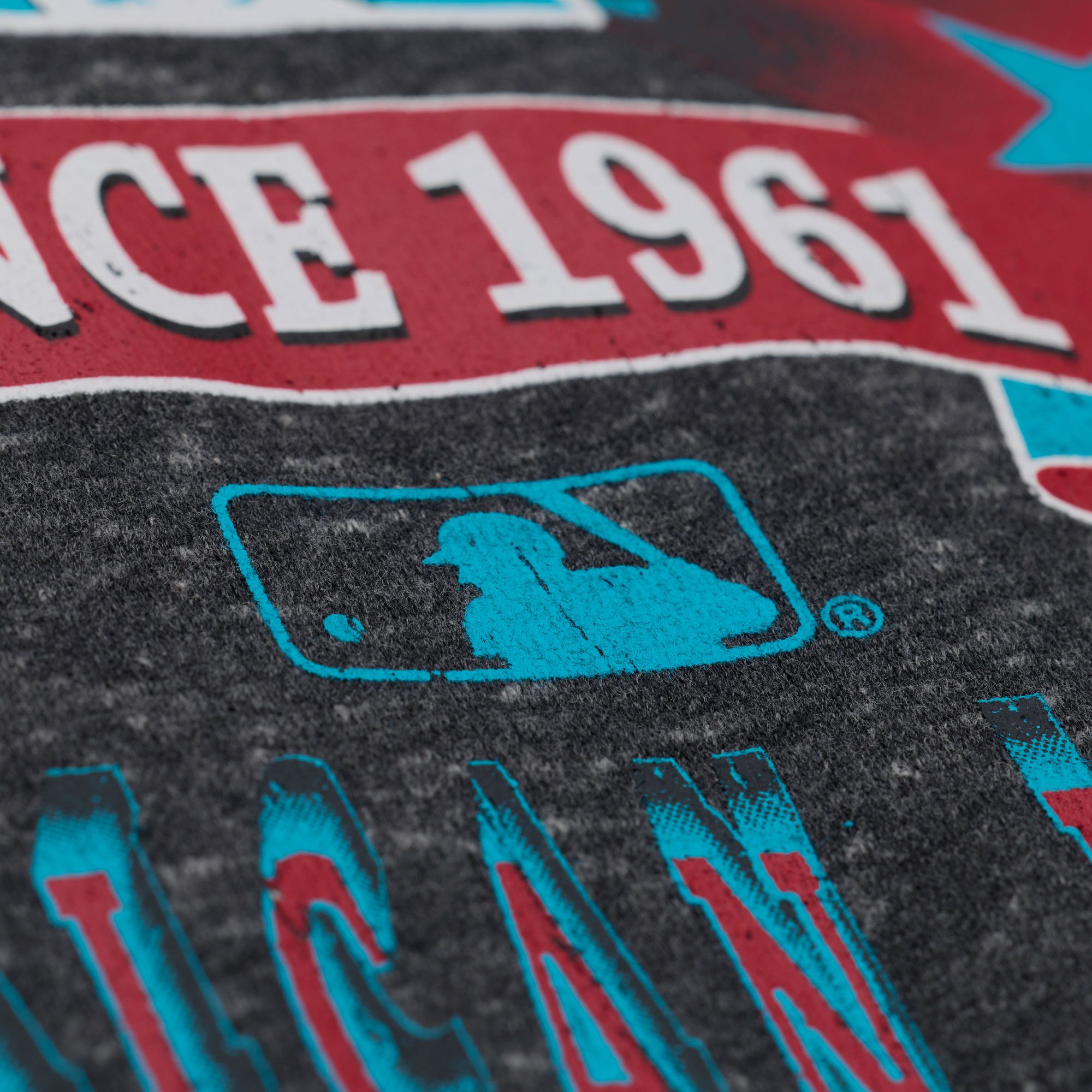 Mitchell & Ness Women's Minnesota Twins Black Enxyme Star Crewneck Sweatshirt product image