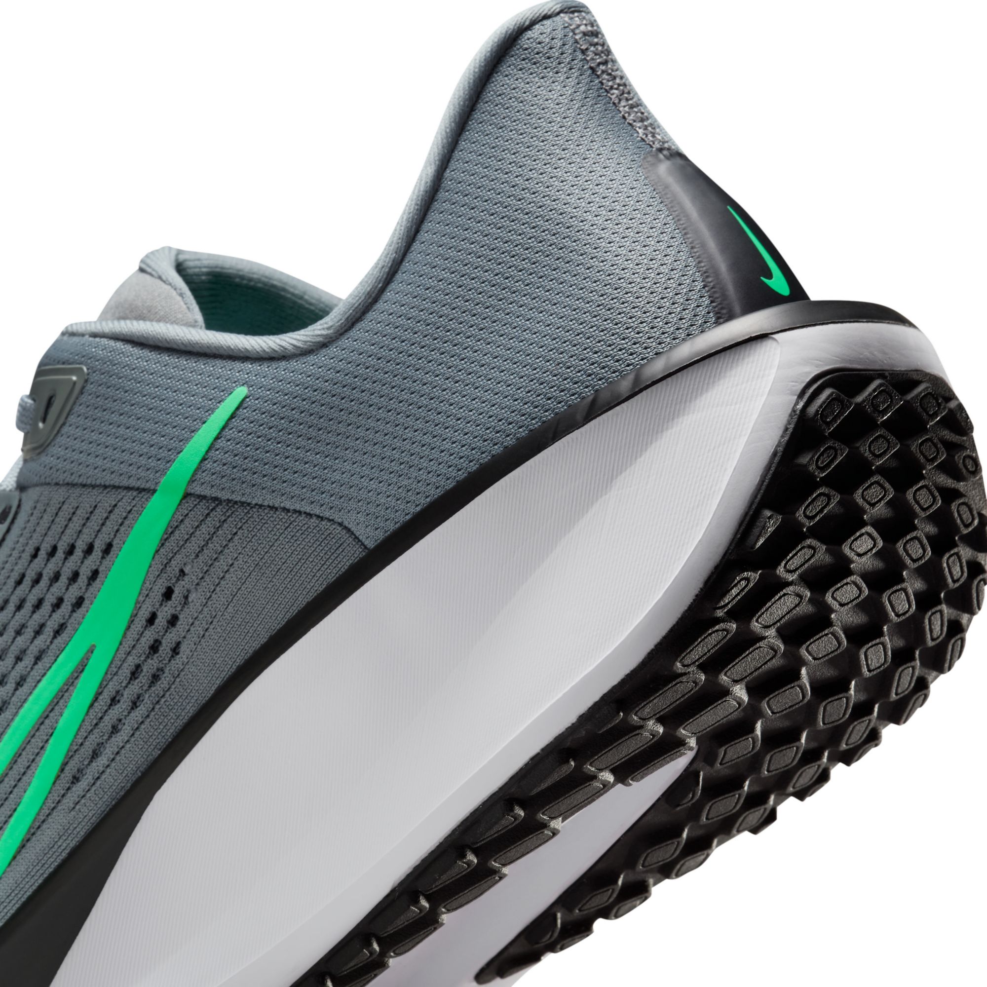Nike Men's Quest 6 Running Shoes product image