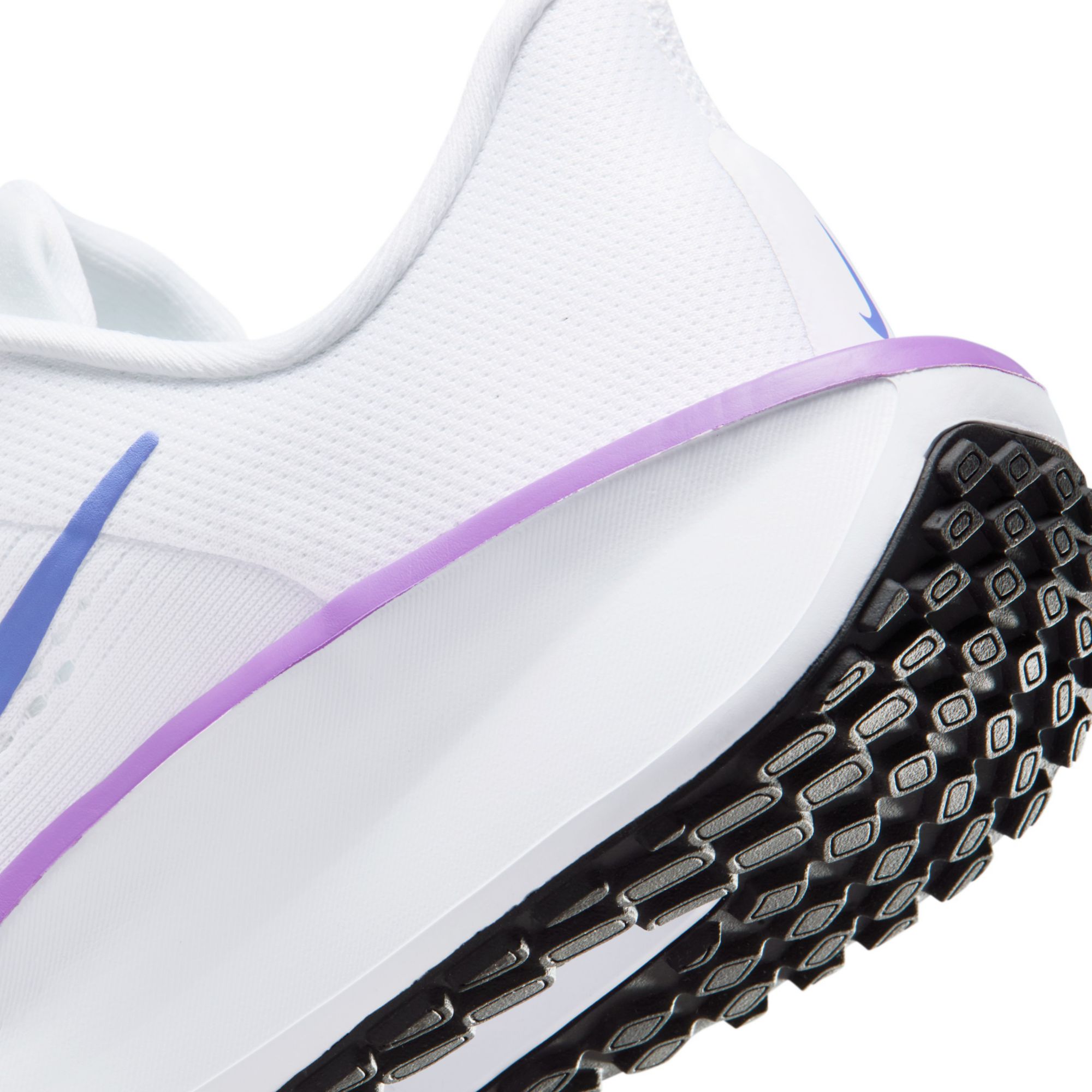 Nike Women's Quest 6 Running Shoes product image