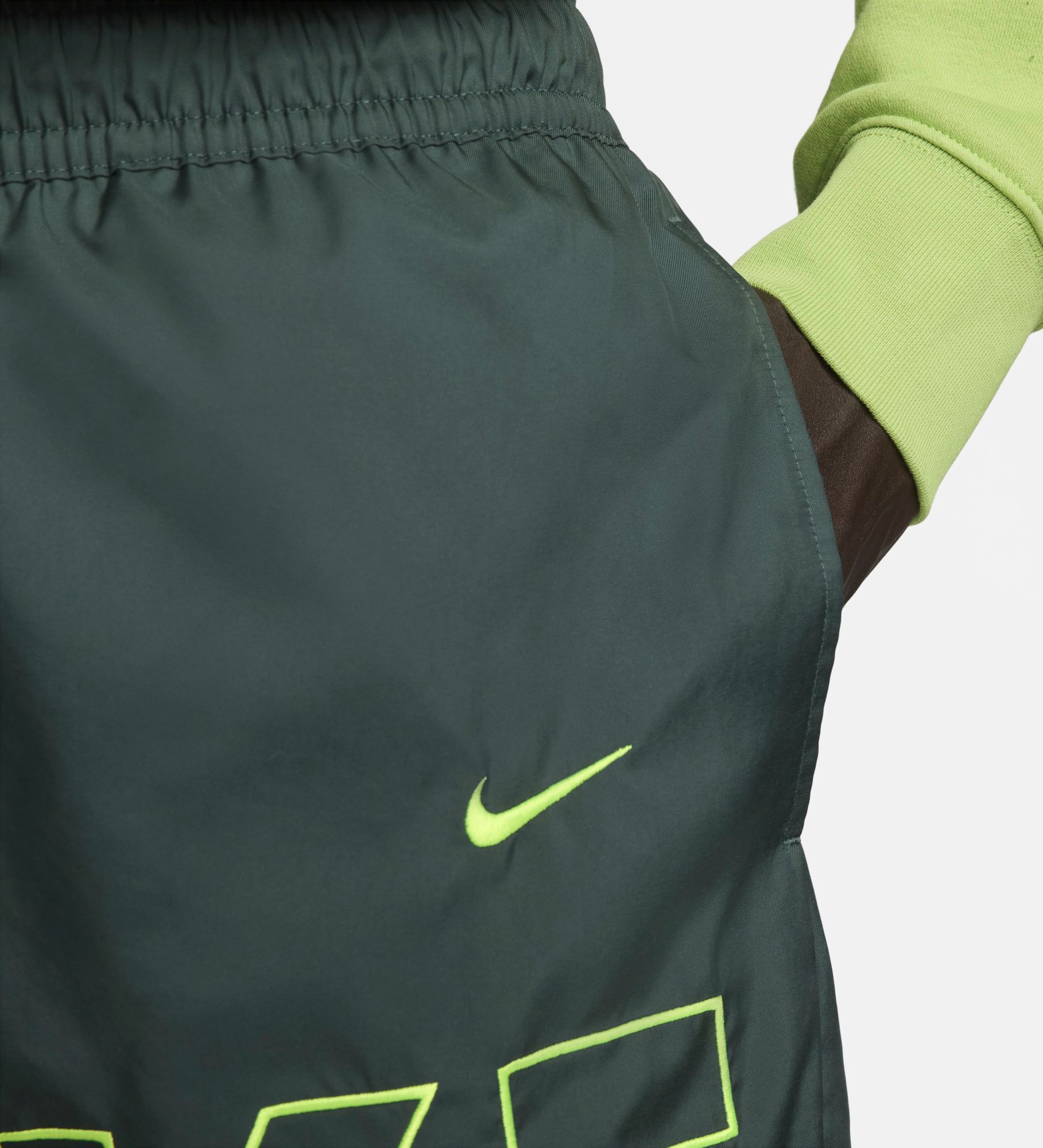 Nike Men's Sportswear Woven Flow Shorts