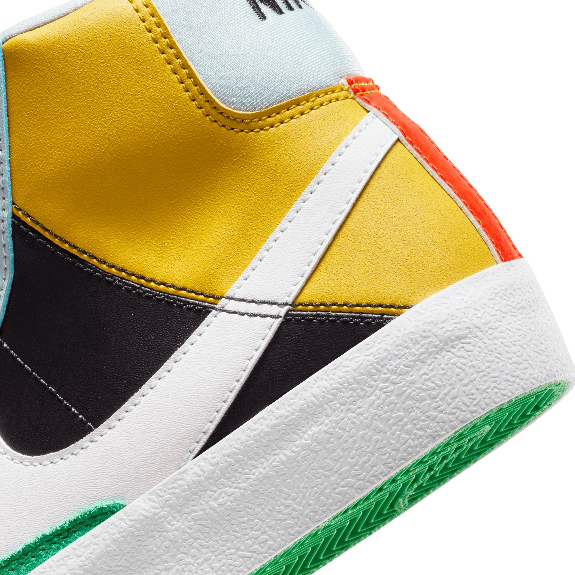 Nike Kids' Grade School Blazer Mid '77 SE Shoes