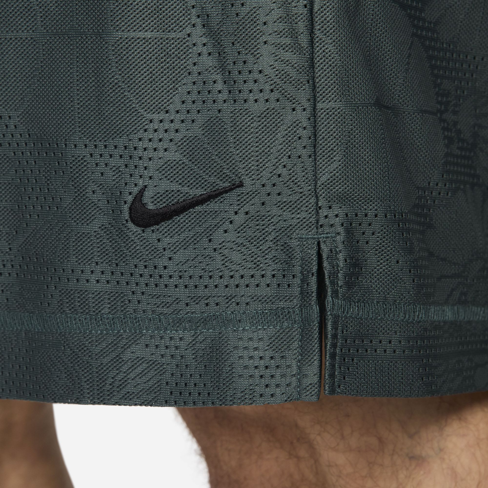 Nike Men's Dri-FIT Standard Issue Reversible 6'' Basketball Shorts product image