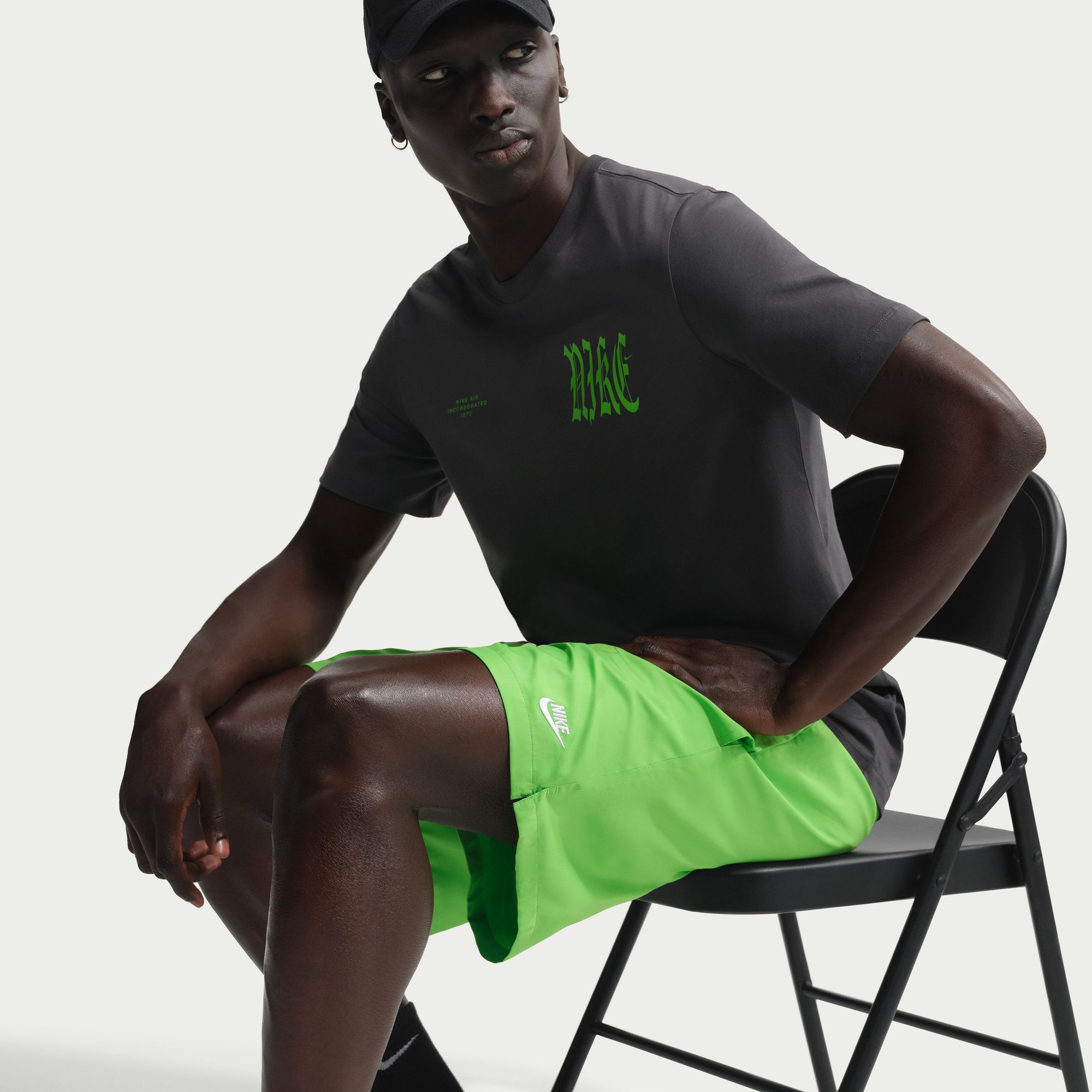 Nike Men's Club 6'' Woven Flow Shorts product image