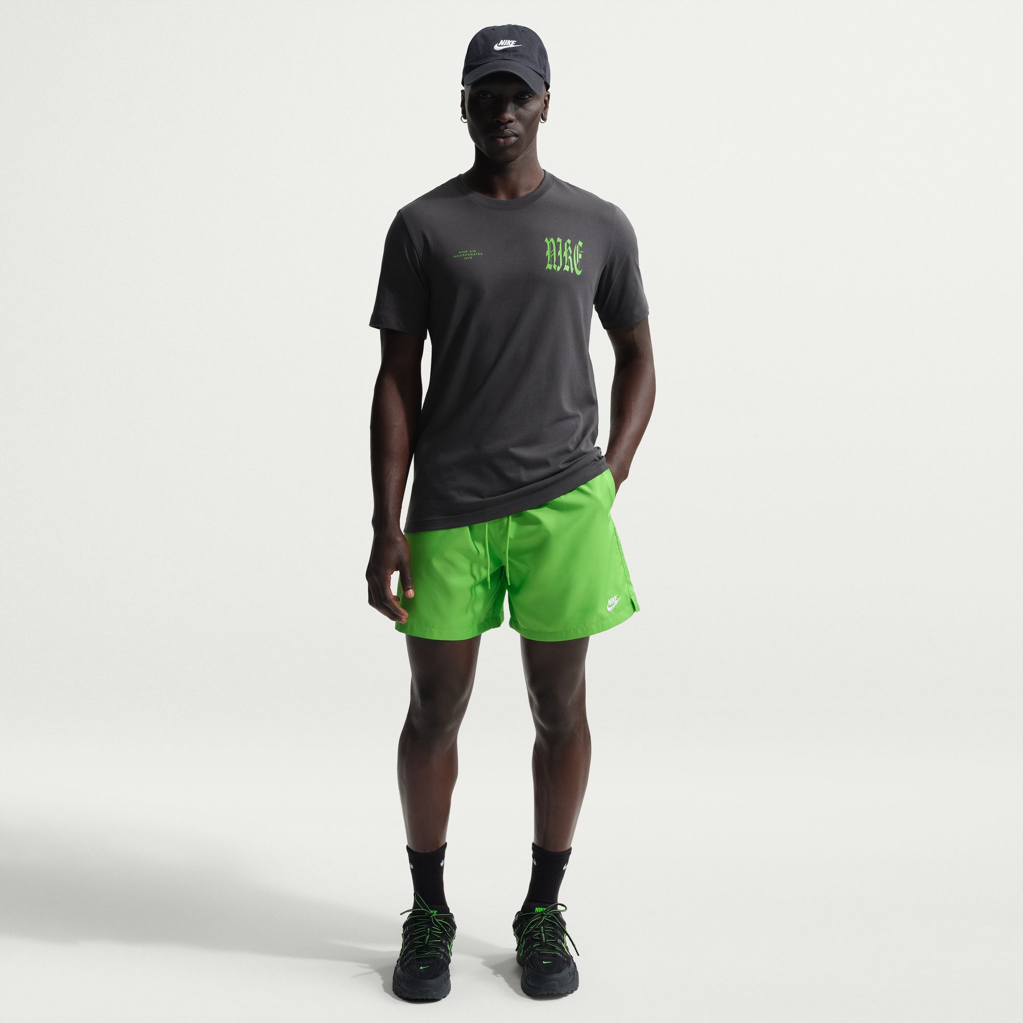 Nike Men's Club 6'' Woven Flow Shorts product image