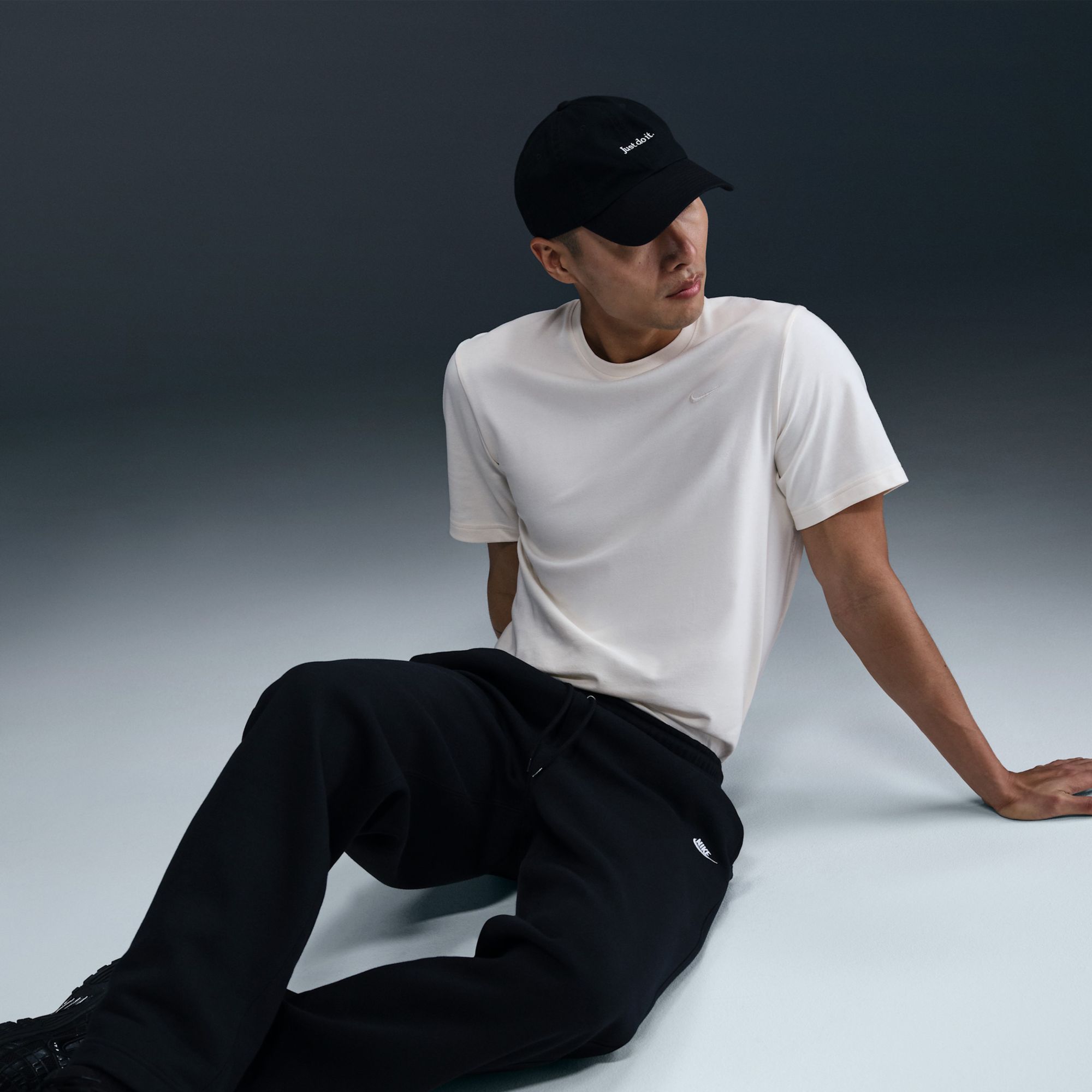 Nike Men's Club Open-Hem Fleece Pants product image