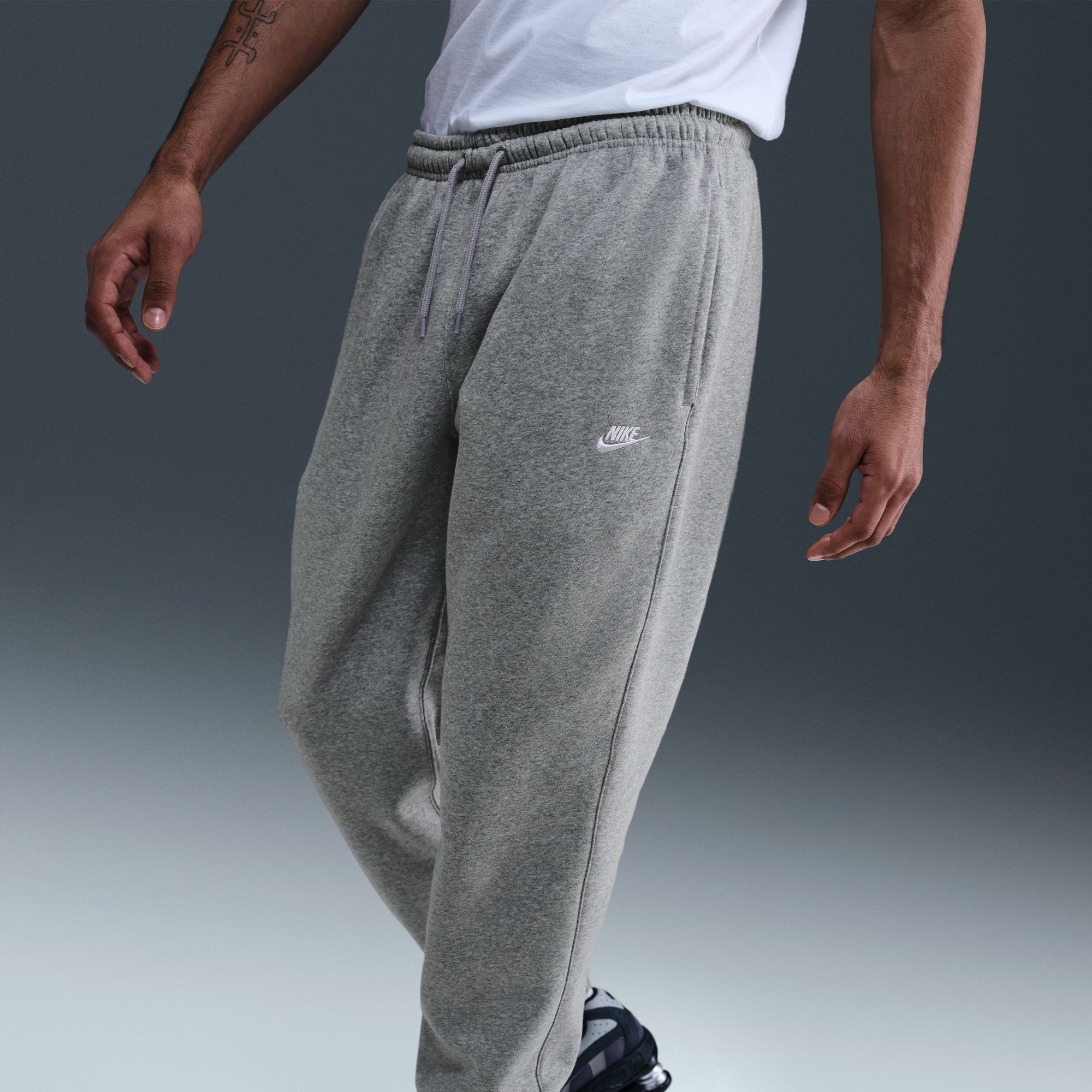 Nike Men's Club Fleece Cuffed Sweatpants product image