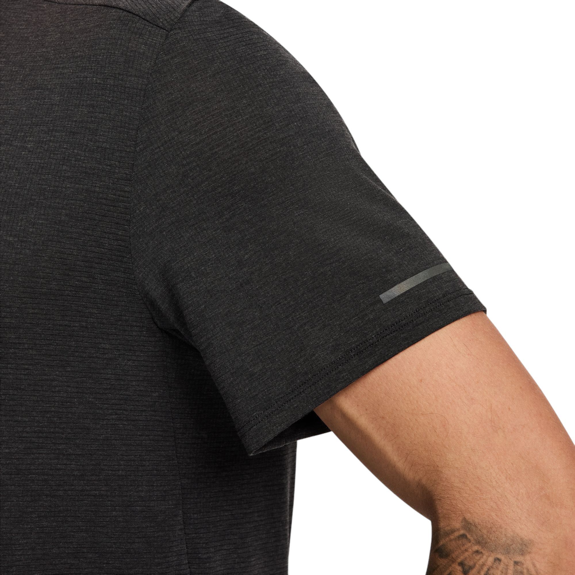 Nike Men's DriFIT Running Division Rise 365 Short Sleeve TShirt