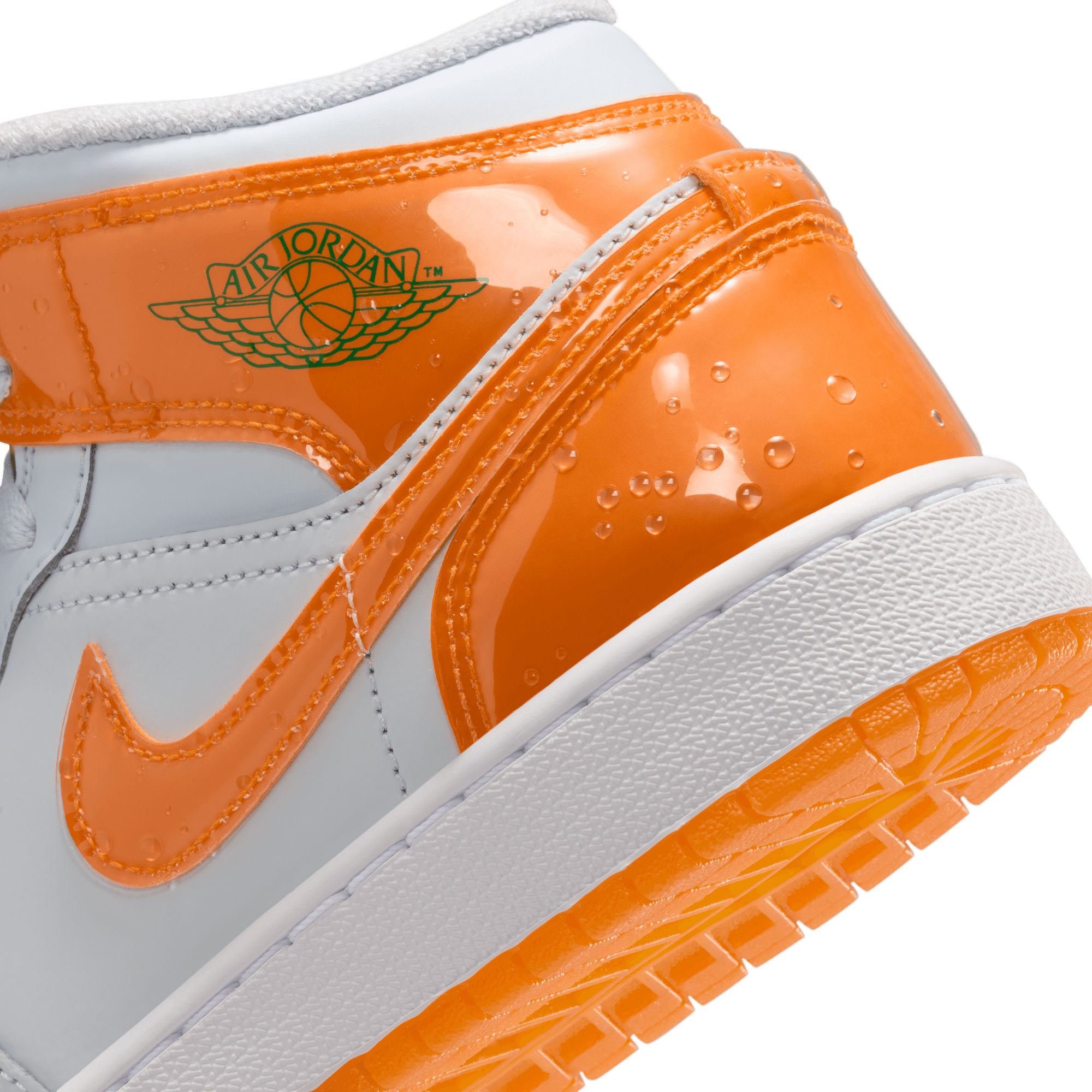 Jordan Kids' Grade School Air Jordan 1 Mid SE Basketball Shoes product image