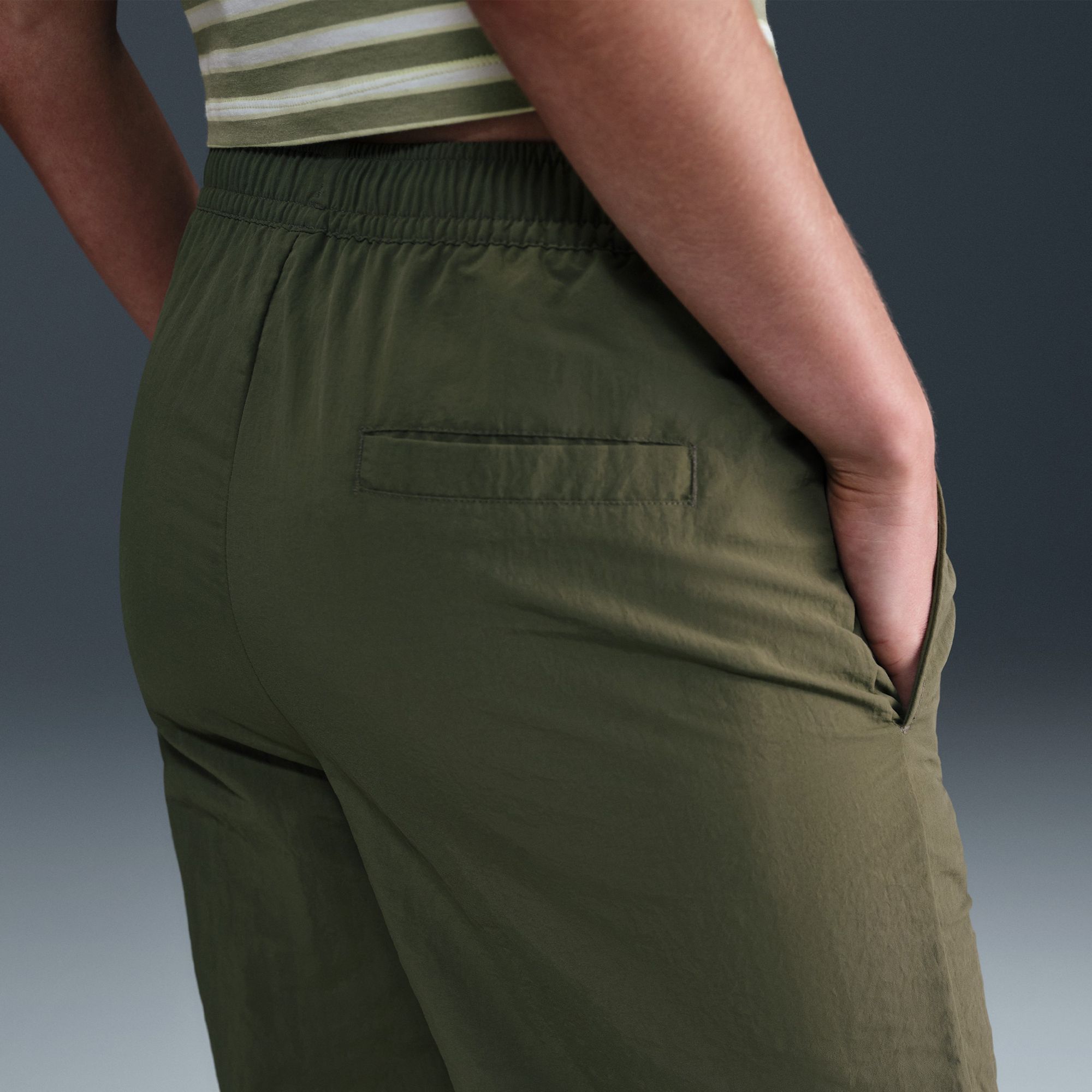 Nike Women's Sportswear Everything Wovens Mid-Rise Open-Hem Pants product image