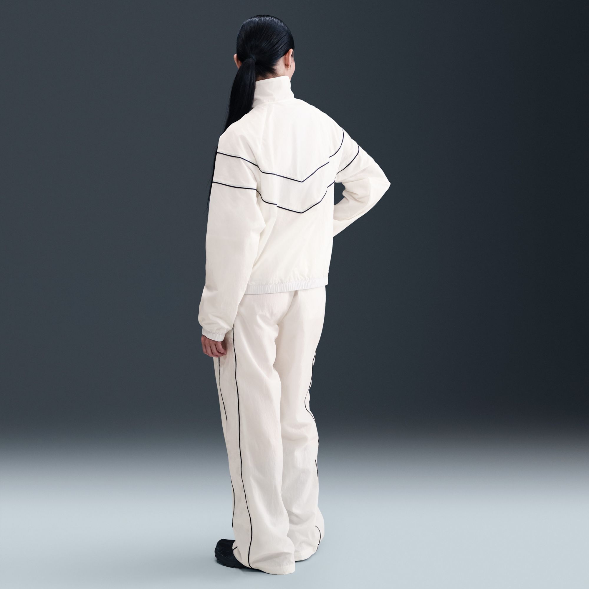 Nike Women's Windrunner UV Protection Woven Full-Zip Jacket product image