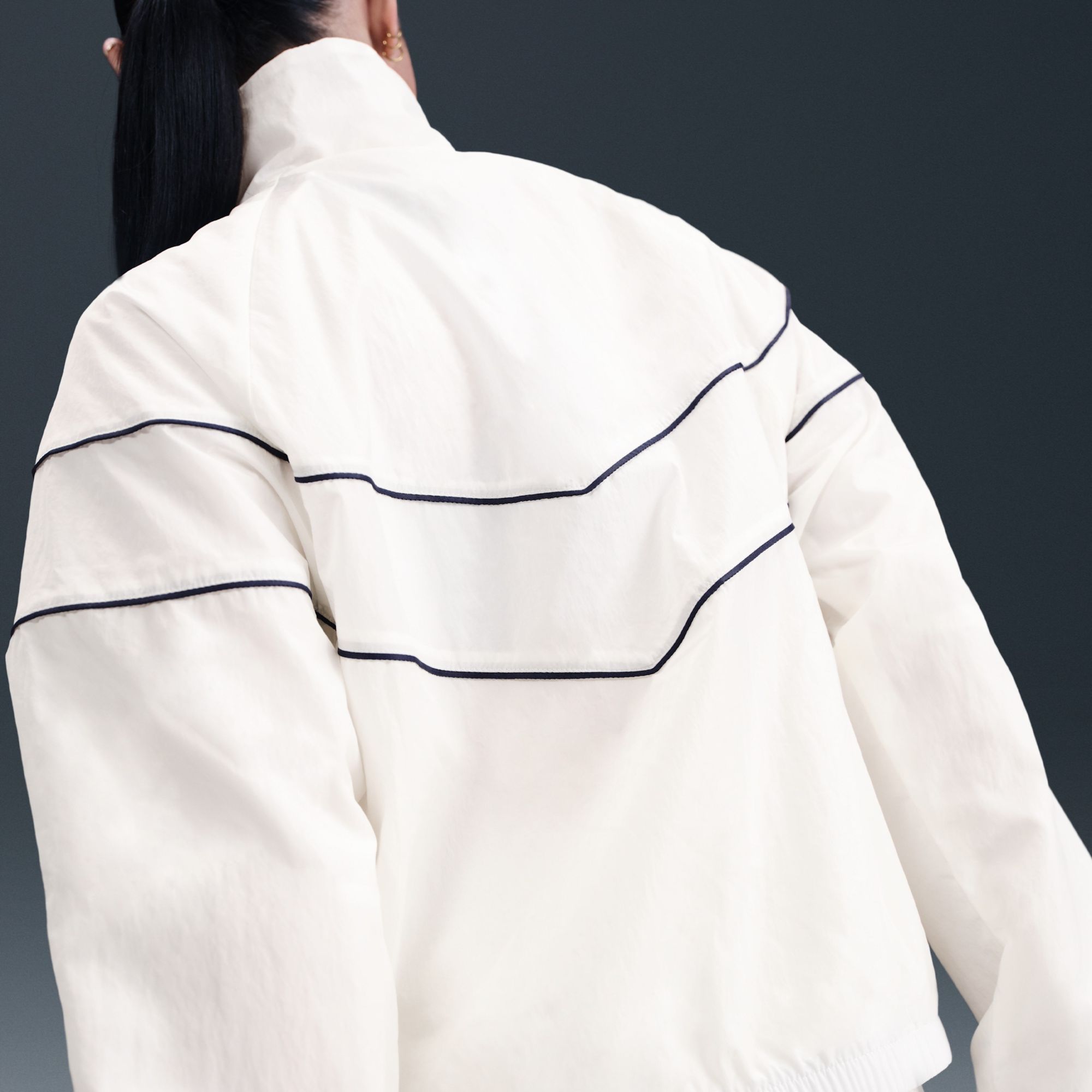 Nike Women's Windrunner UV Protection Woven Full-Zip Jacket product image