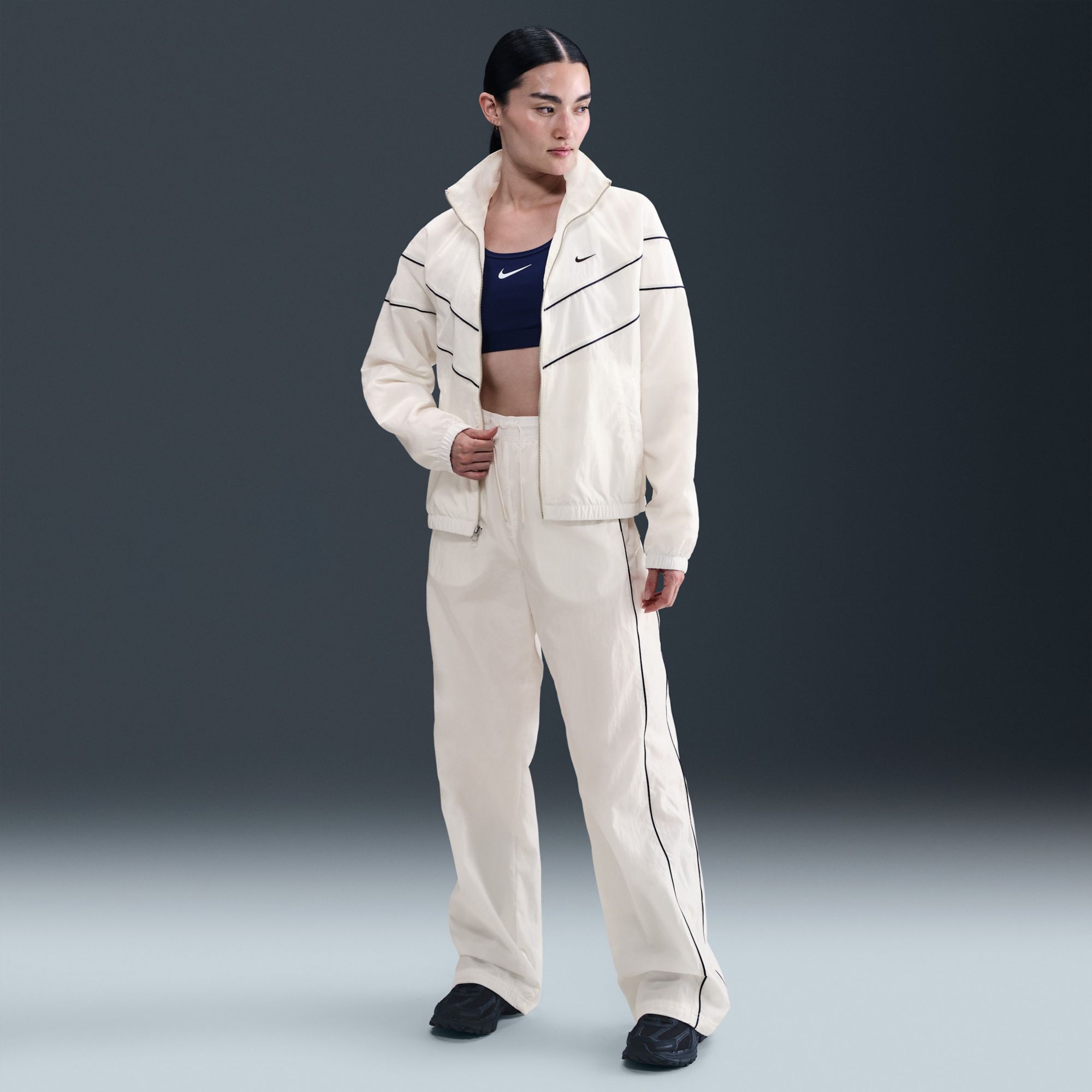 Nike Women's Windrunner UV Protection Woven Full-Zip Jacket product image