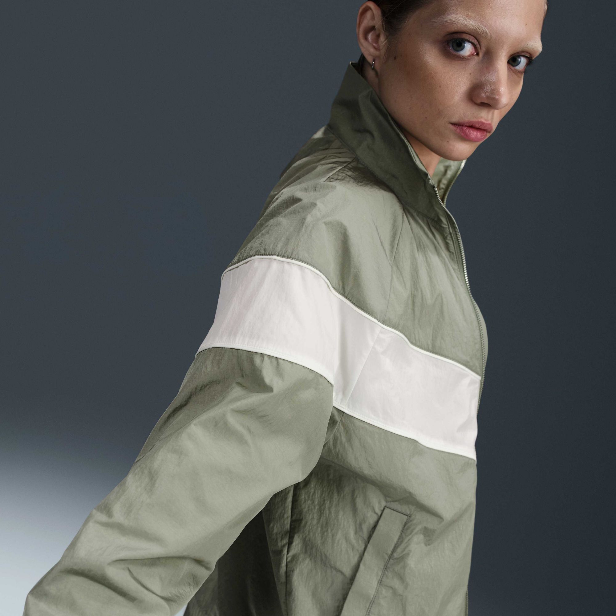 Nike Women's Windrunner UV Protection Woven Full-Zip Jacket product image