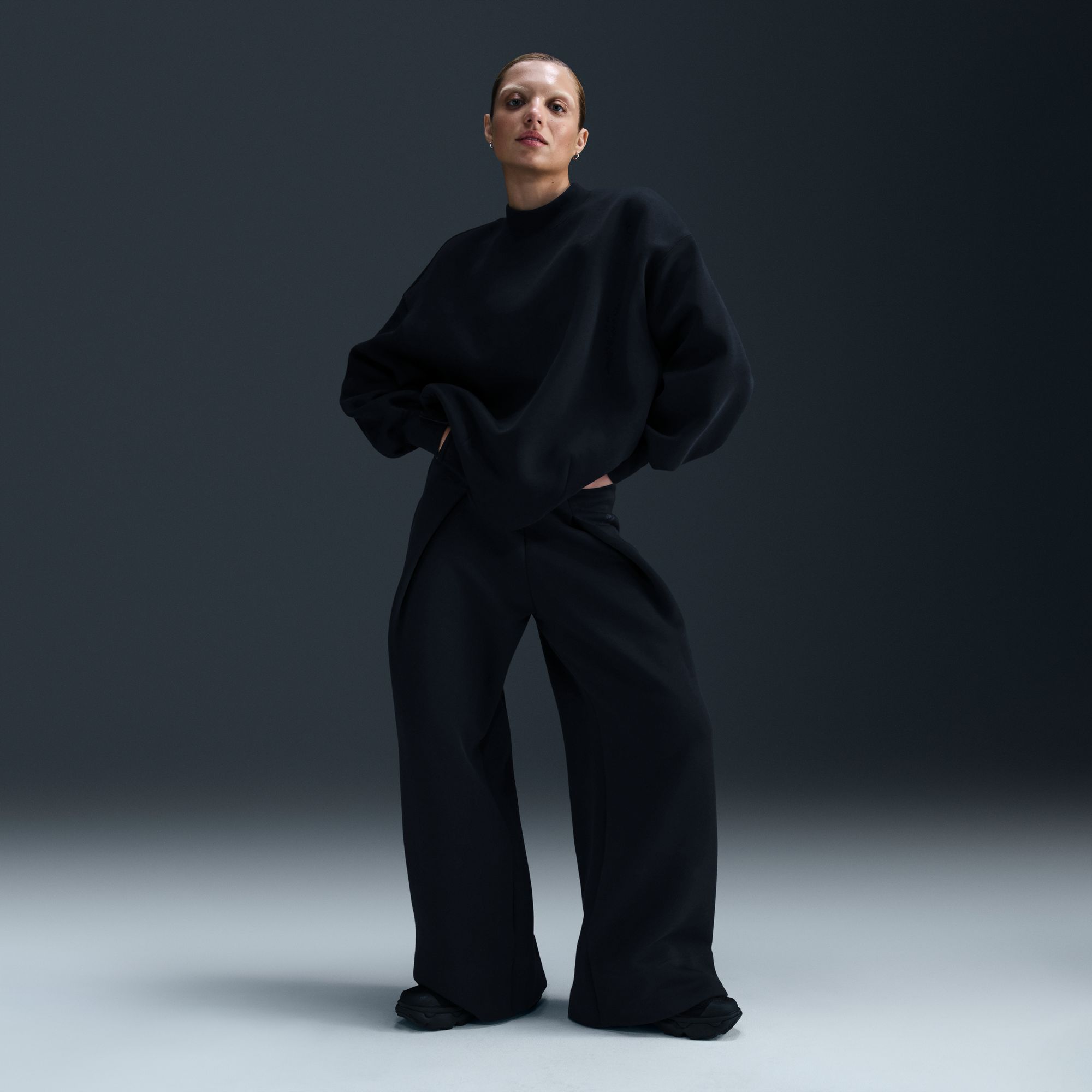 Nike Women's Sportswear Tech Fleece Oversized Crew-Neck Sweatshirt product image