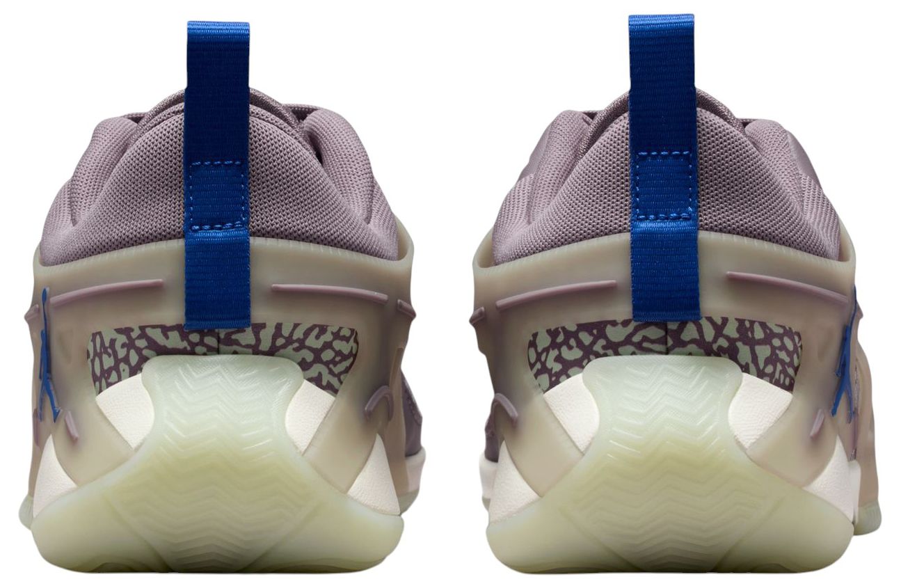 Jordan Women's Heir Basketball Shoes product image