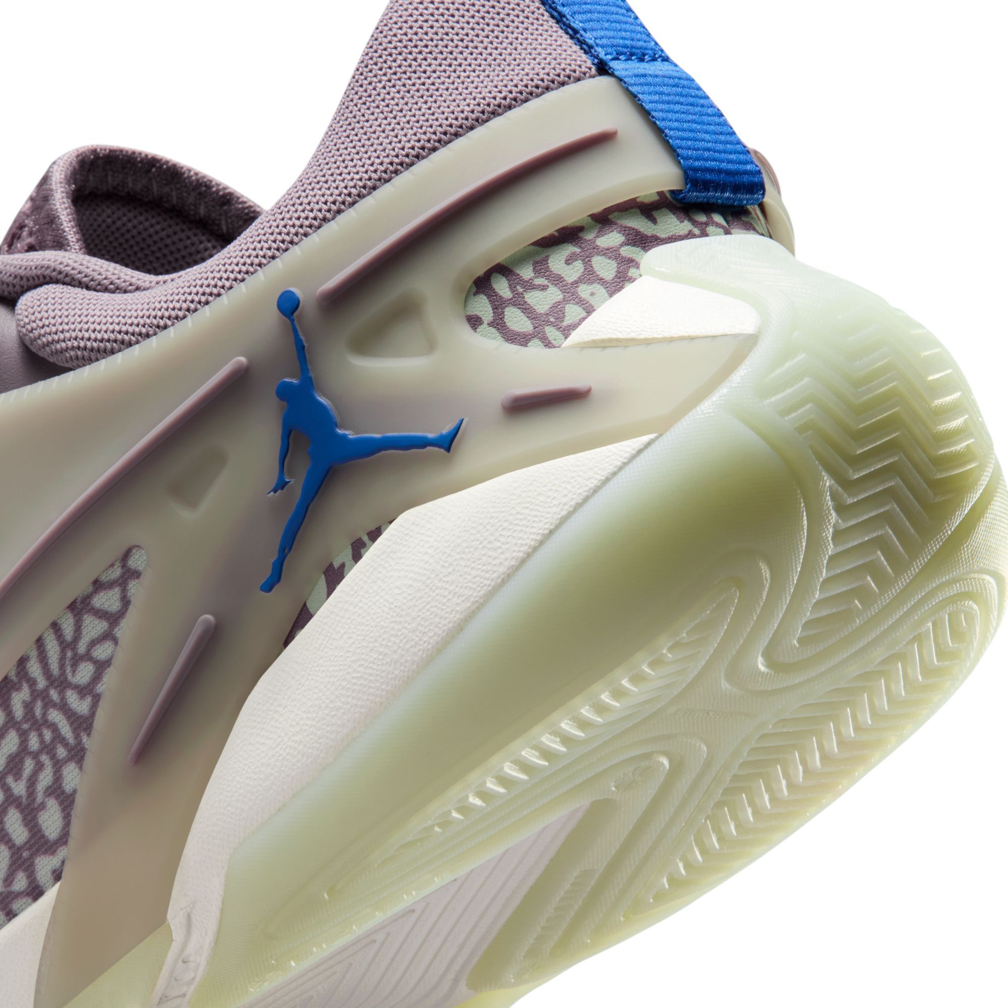 Jordan Women's Heir Basketball Shoes product image