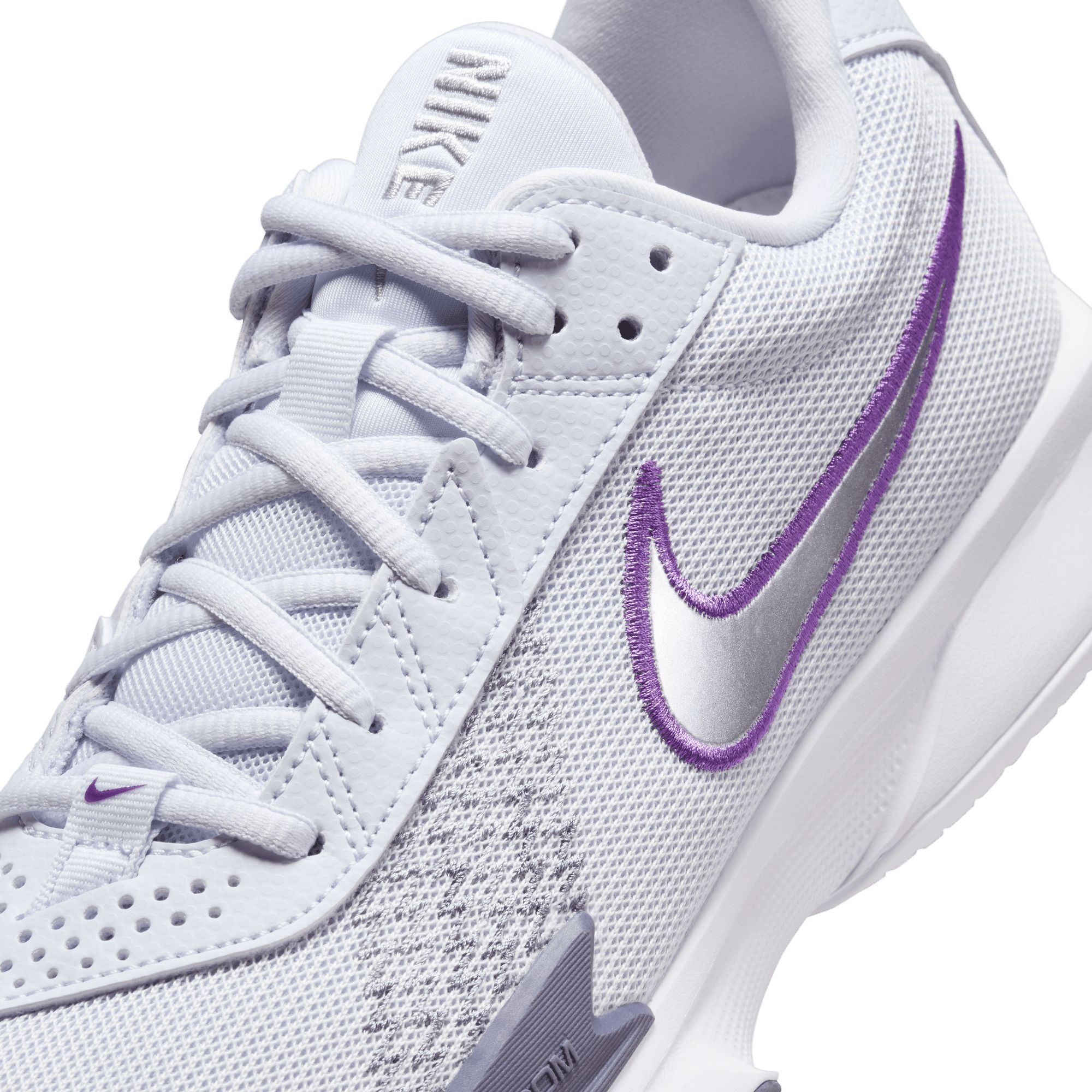 Nike Women's G.T. Cut Academy Basketball Shoes