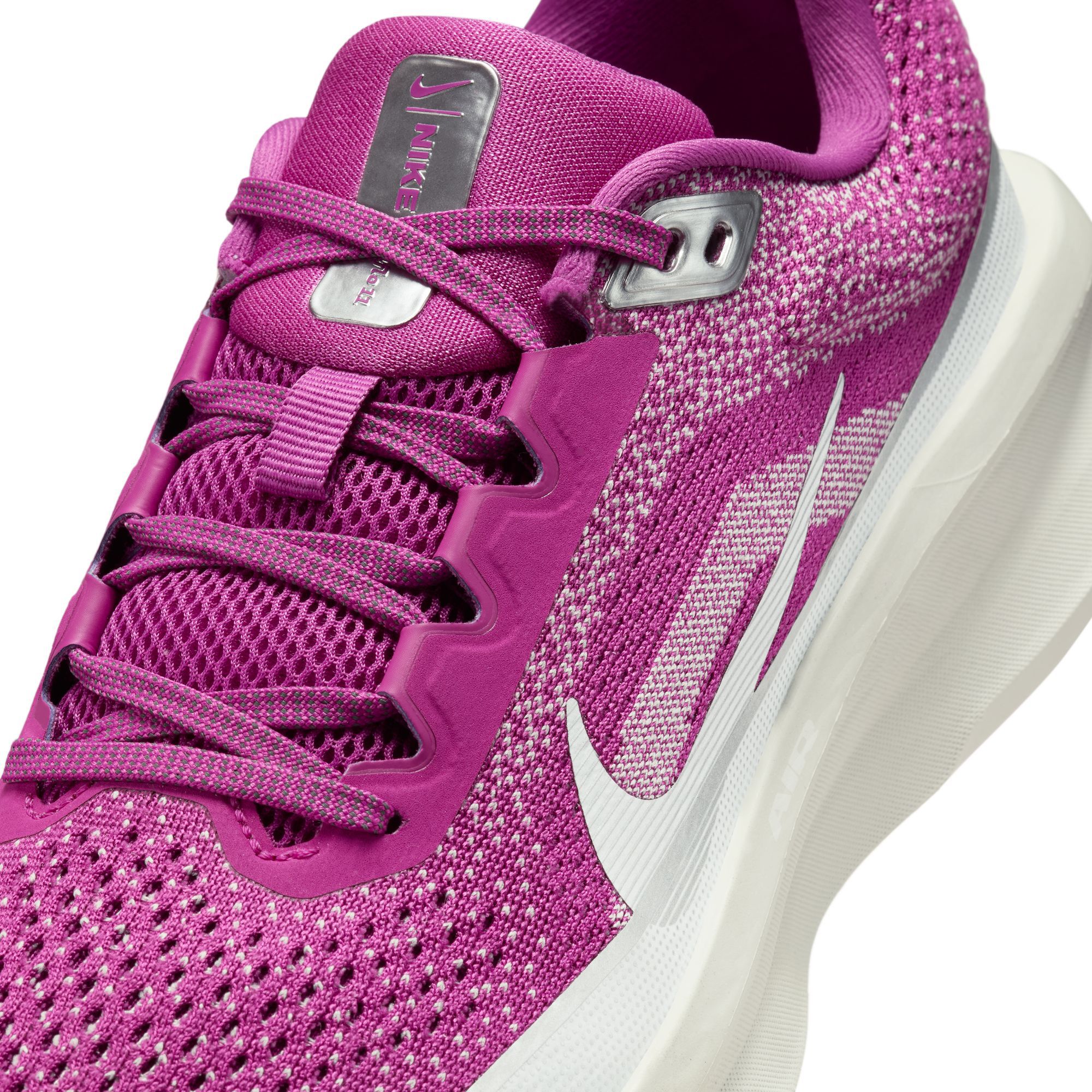 Nike Women's Winflo 11 Running Shoes product image