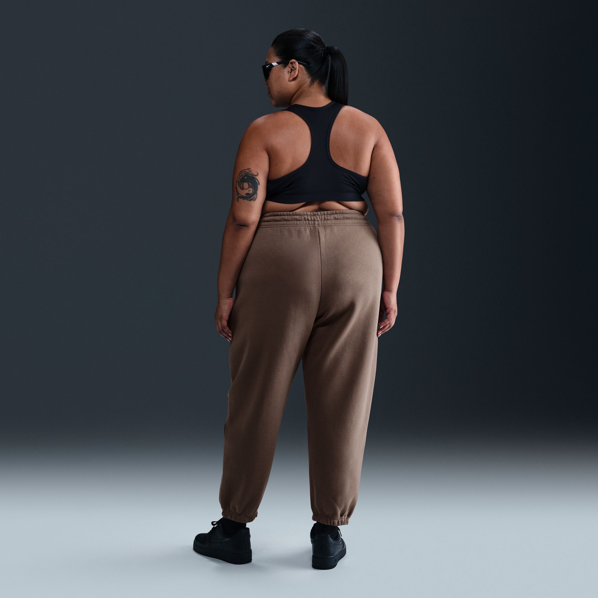 Nike Women's Sportswear Phoenix Fleece High-Waisted Oversized Sweatpants (Plus Size) product image