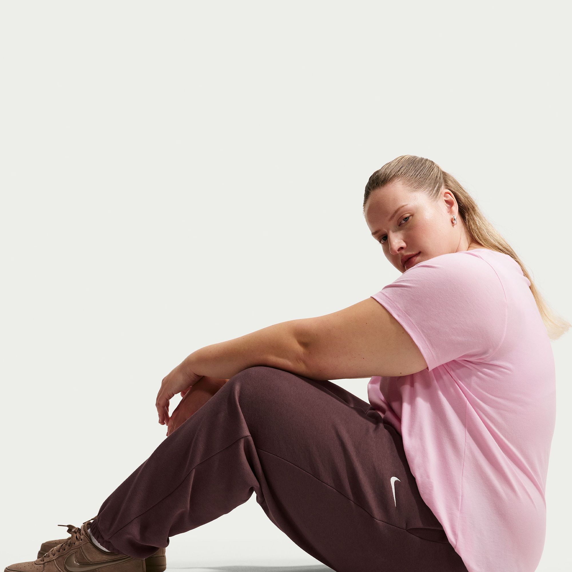 Nike Women's Sportswear Phoenix Fleece High-Waisted Oversized Sweatpants (Plus Size) product image