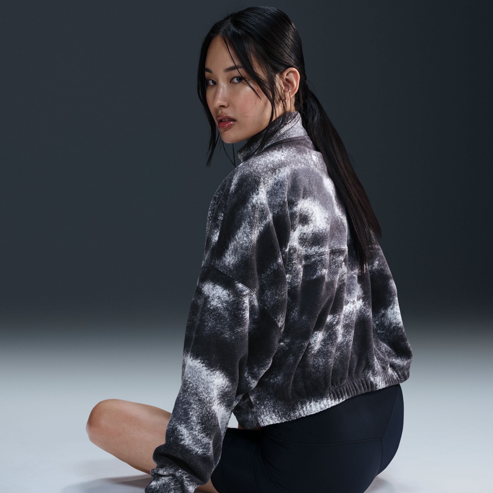 Nike Women's One Therma-FIT Oversized 1/2-Zip Fleece Printed Top product image