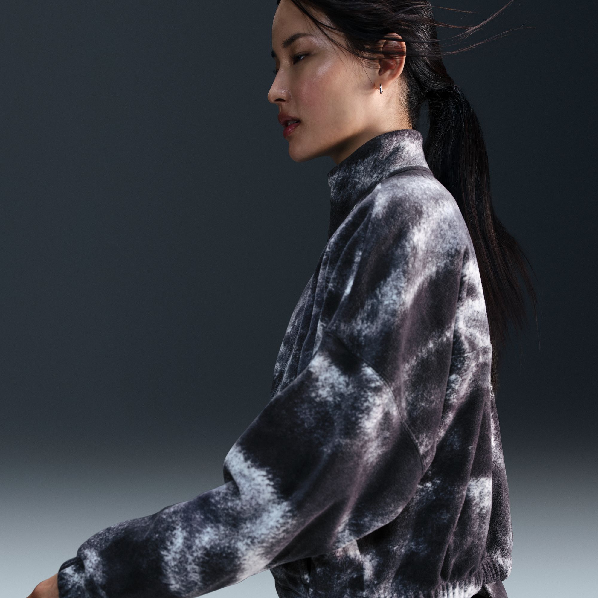 Nike Women's One Therma-FIT Oversized 1/2-Zip Fleece Printed Top product image