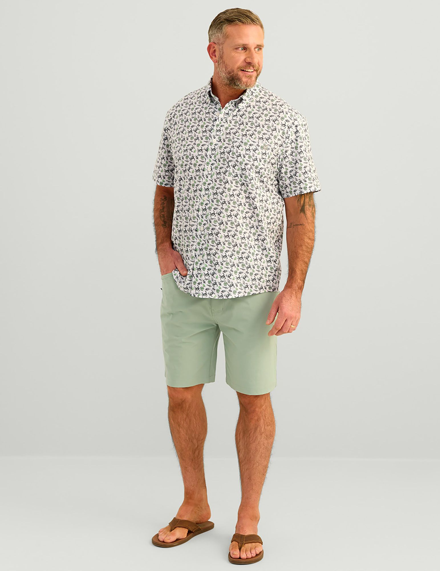 HUK Men's Short Sleeve Kona Button Down product image