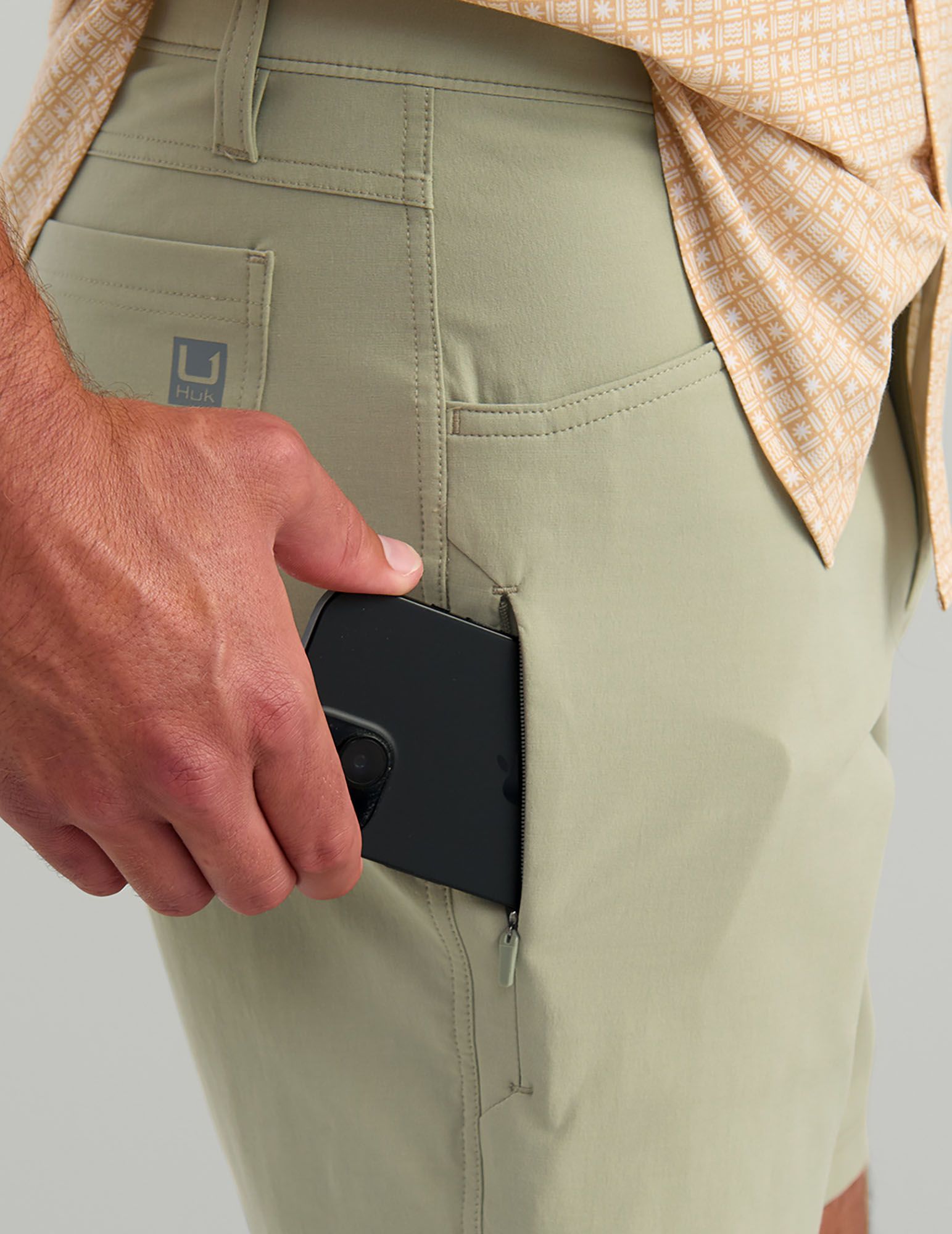 HUK Men's 9" Kona Shorts product image