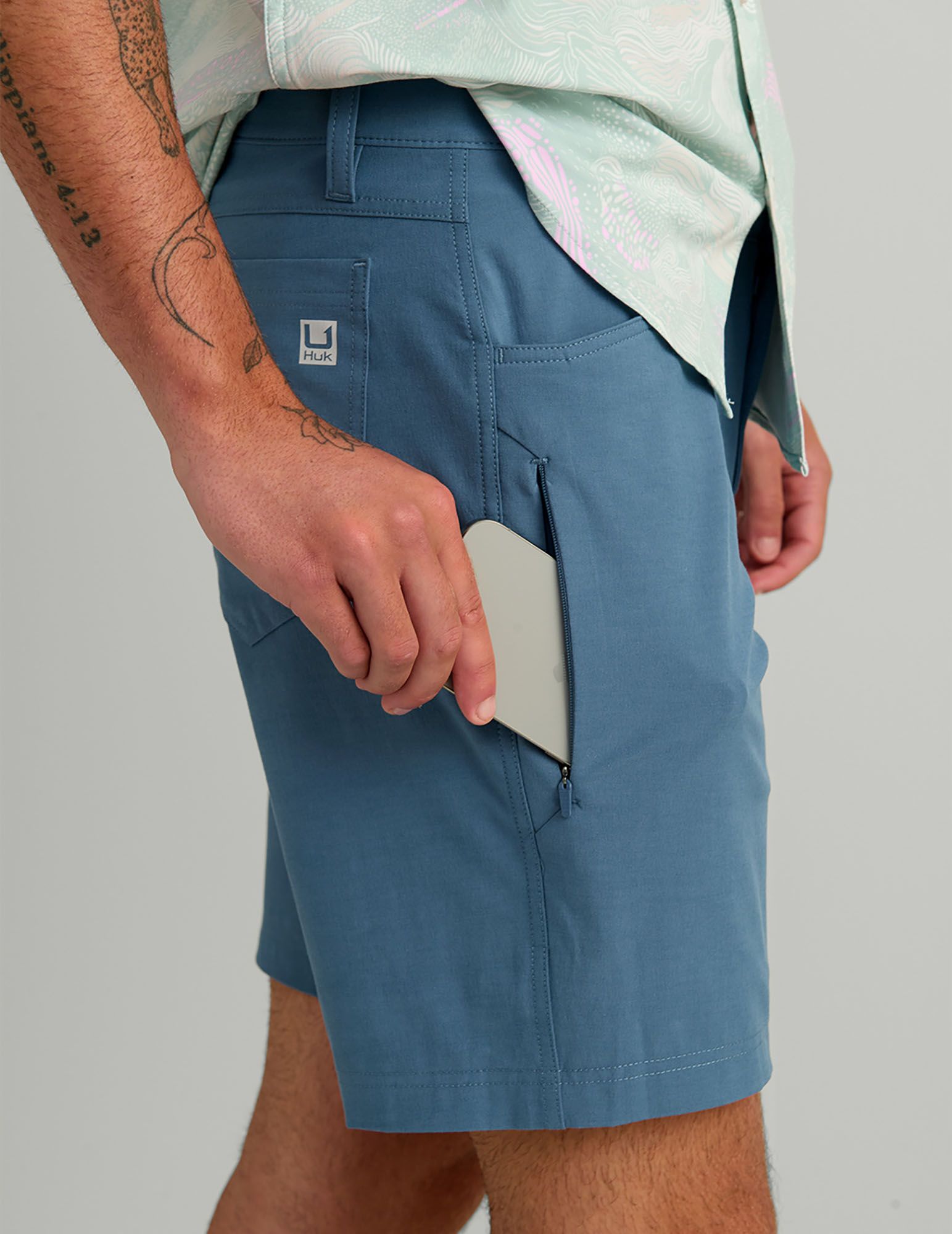 HUK Men's 9" Kona Shorts product image