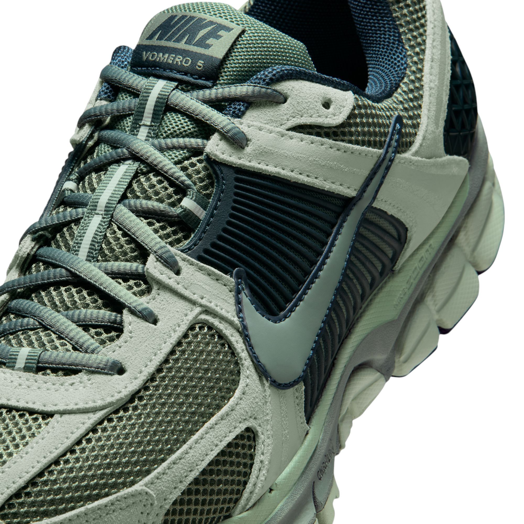 Nike Men's Zoom Vomero 5 Shoes product image