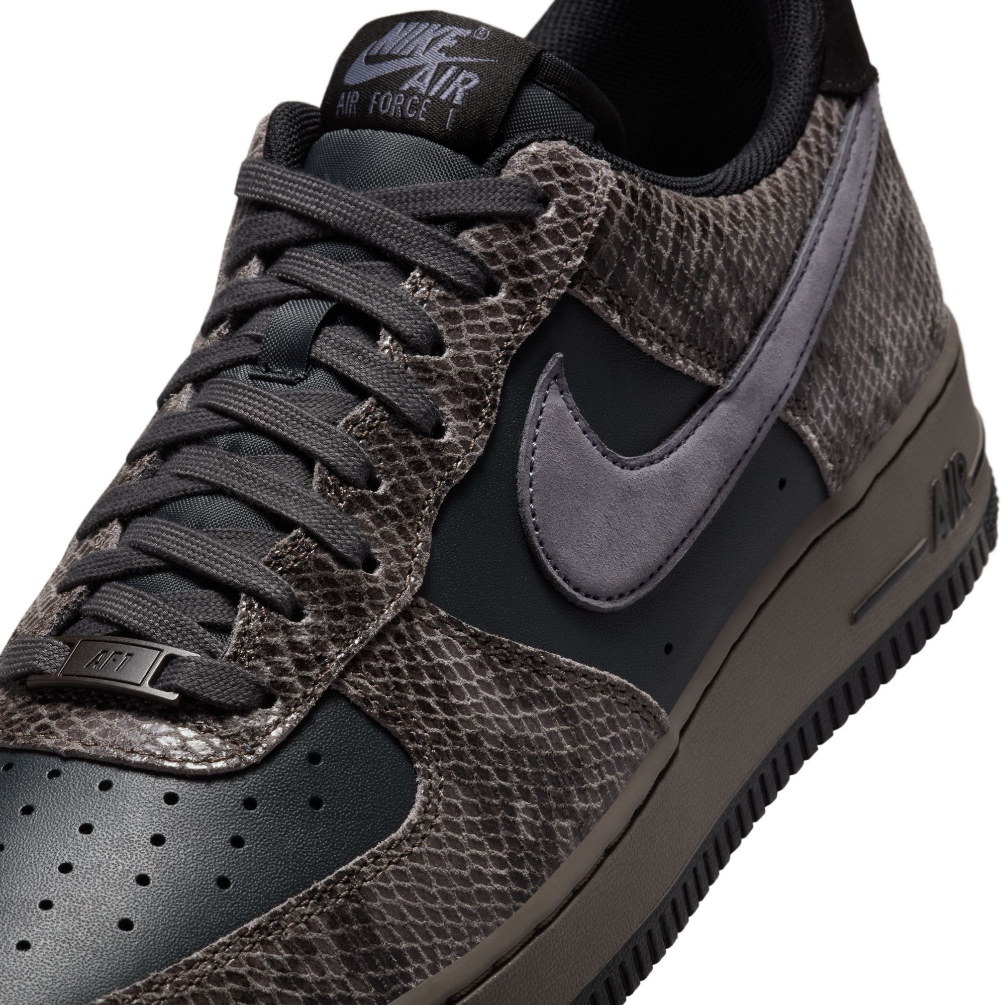 Nike Men's Air Force 1 '07 LV8 Shoes product image