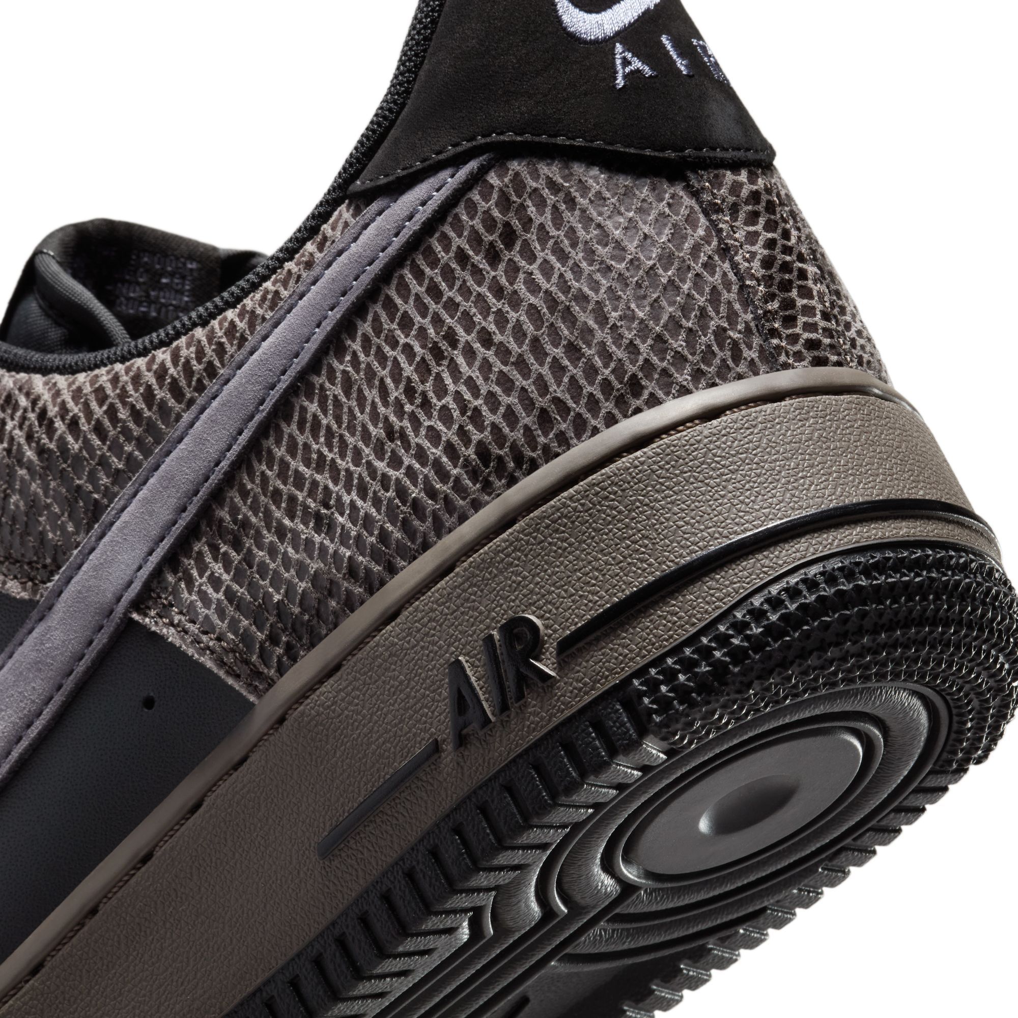 Nike Men's Air Force 1 '07 LV8 Shoes product image