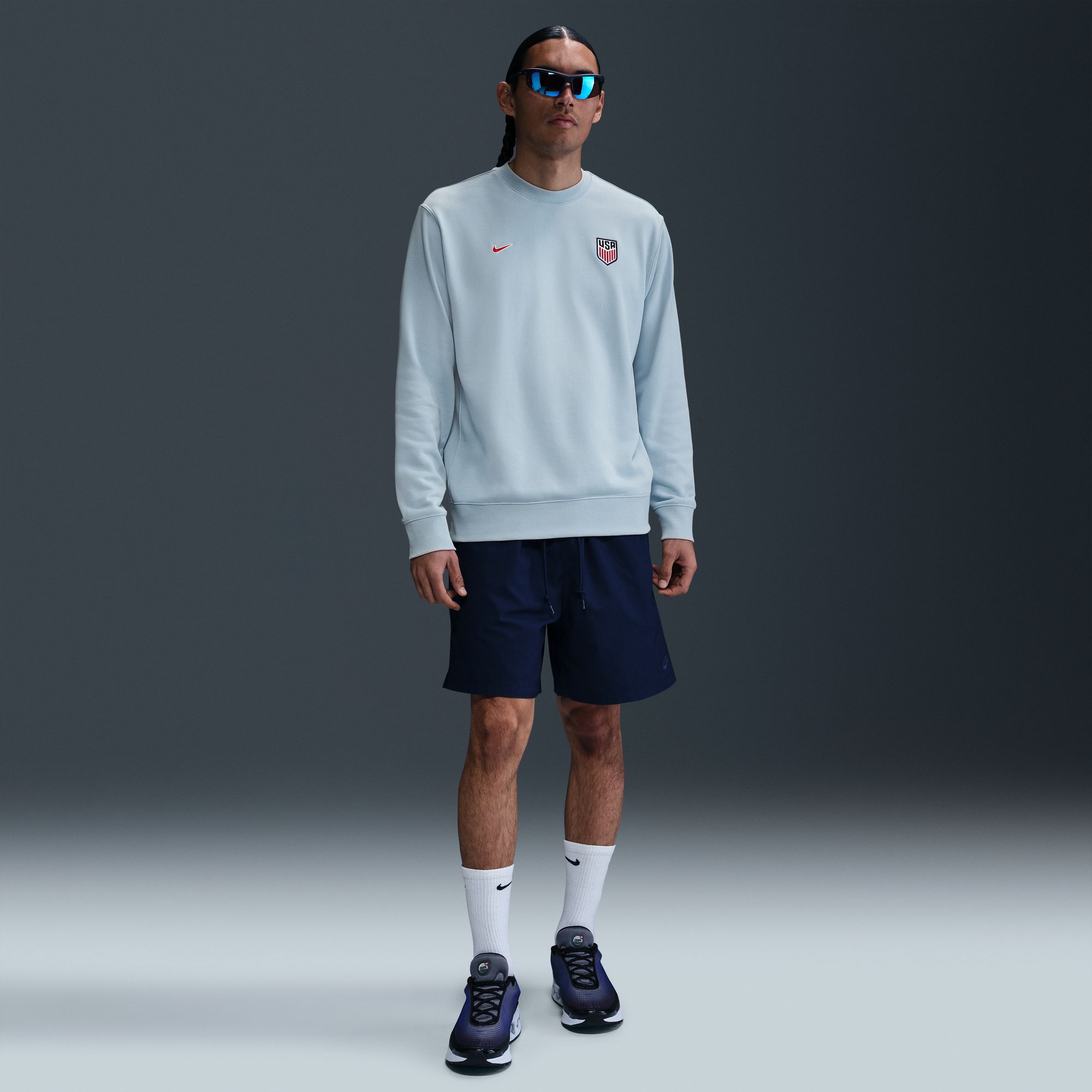 Nike Men's USA Light Blue Logo Crewneck Sweatshirt product image
