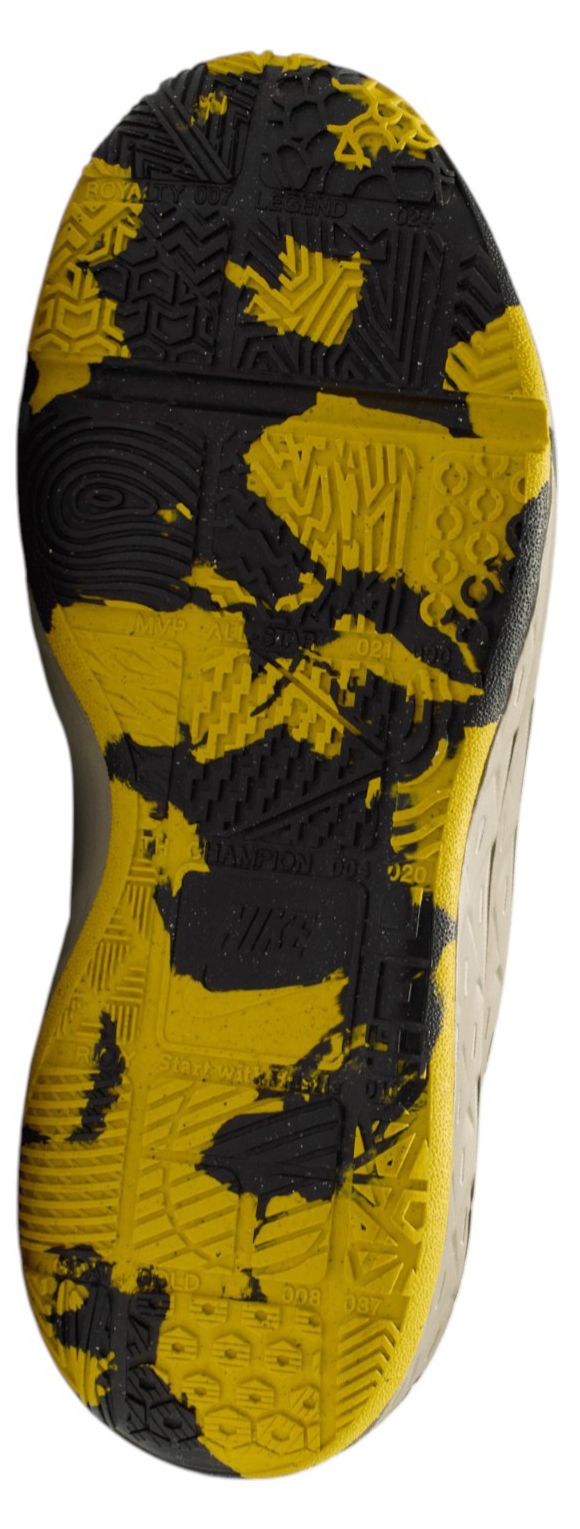 Nike Kids' Grade School Hustle D12 Shoes product image