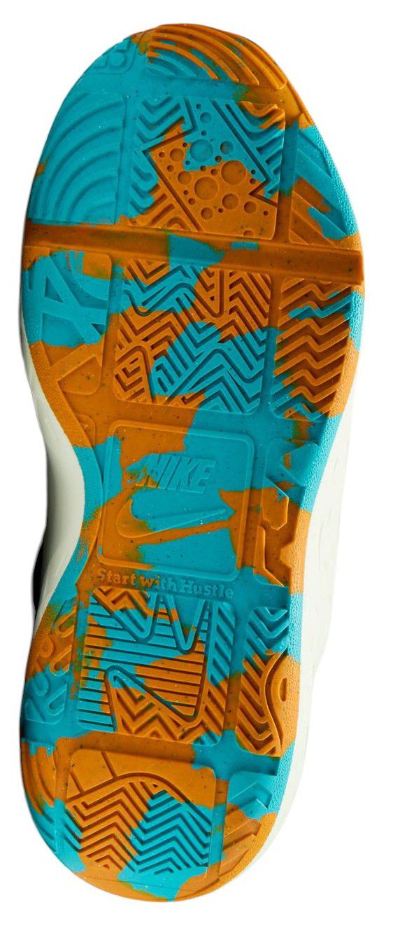 Nike Kids' Preschool Hustle D12 Basketball Shoes product image
