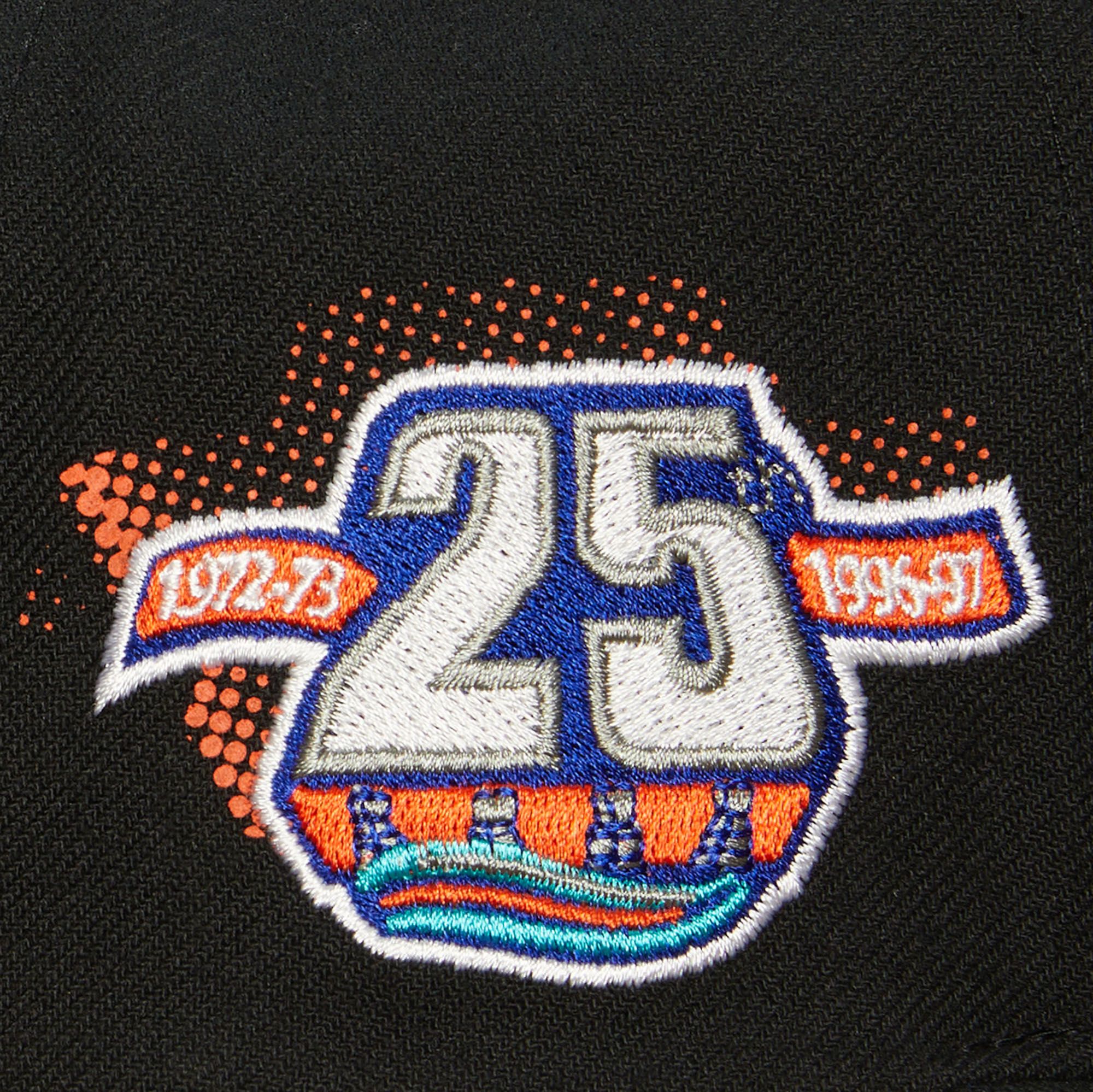 Mitchell & Ness New York Islanders Big Face Snapback Hat product image