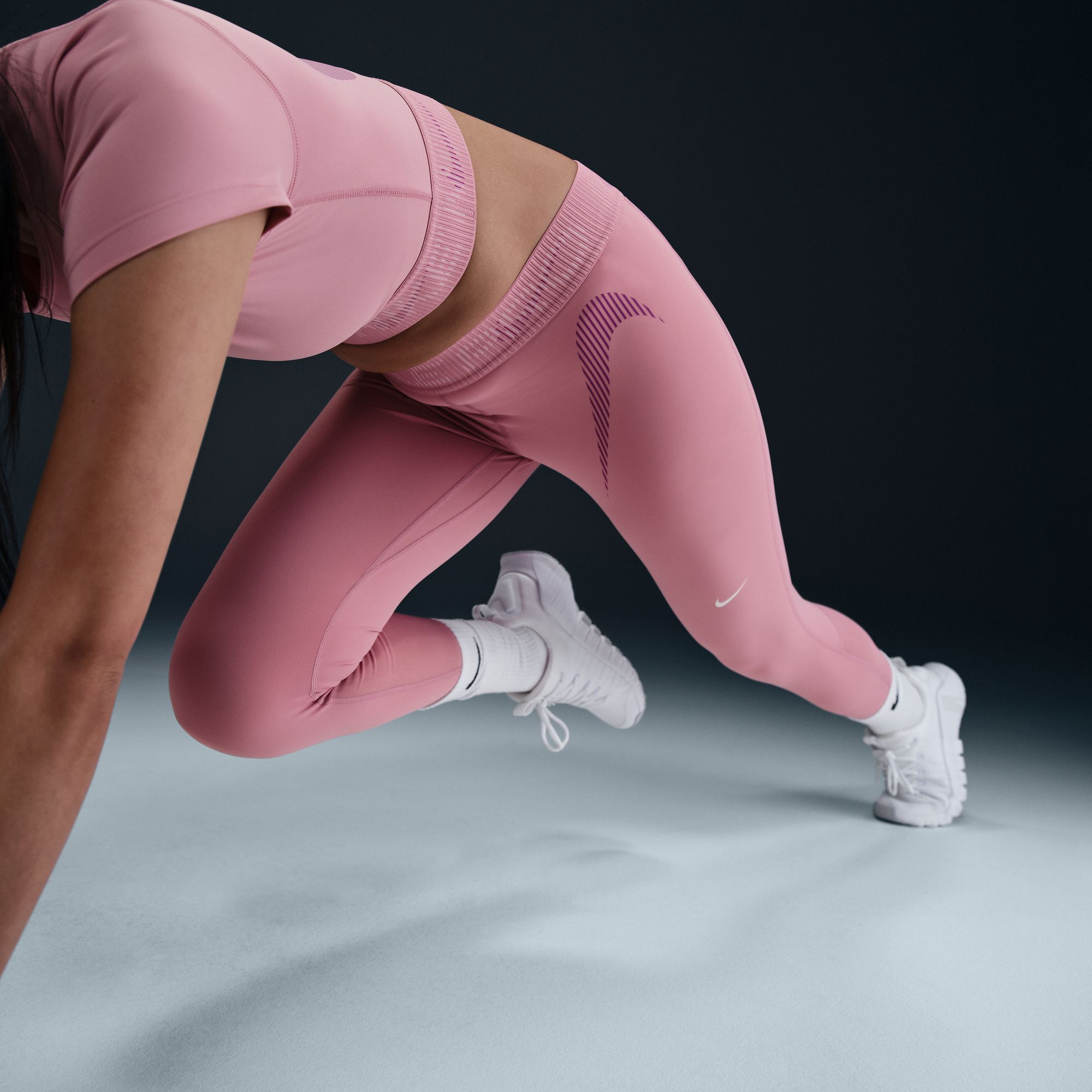 Nike Women's Pro Mid-Rise 7/8 Graphic Leggings product image