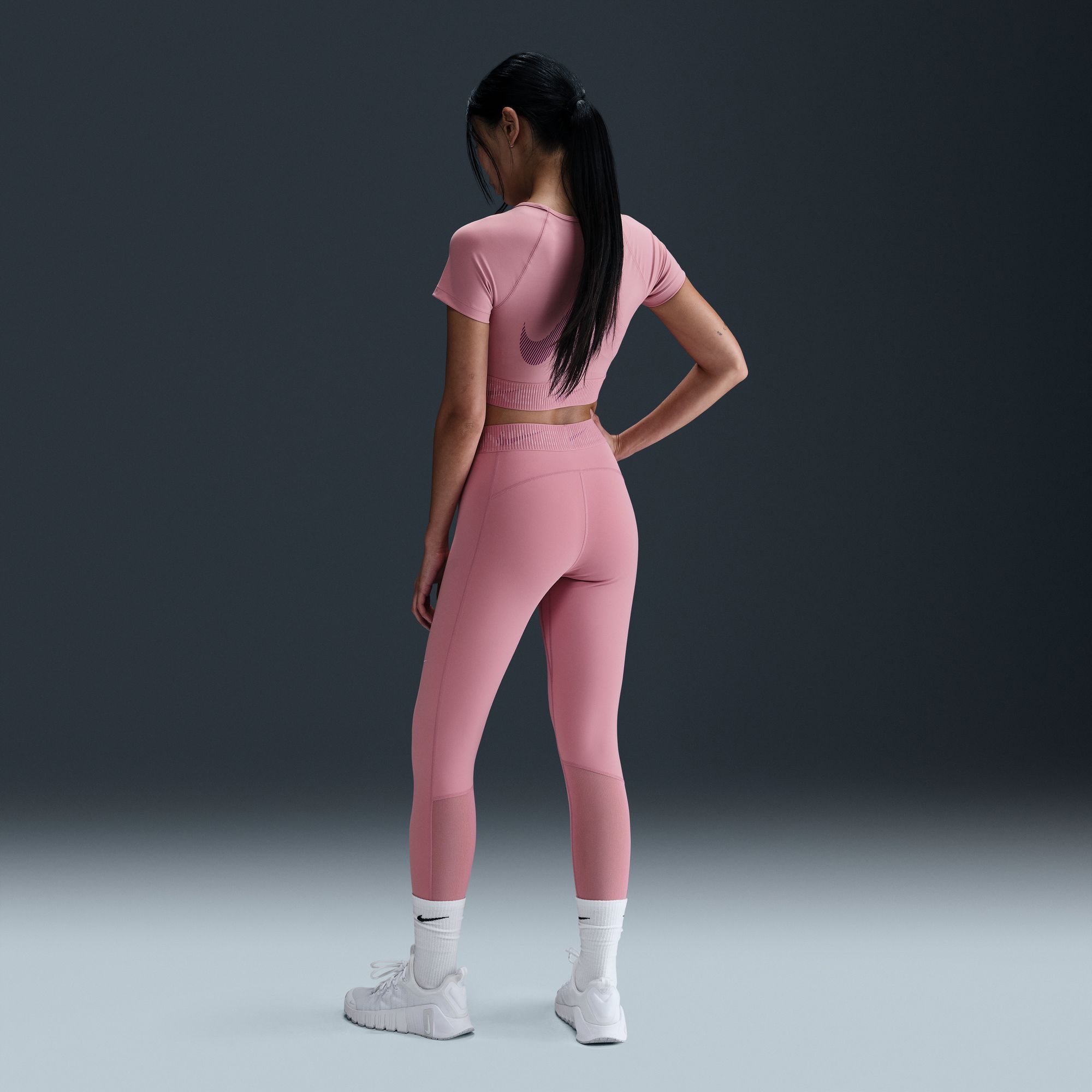 Nike Women's Pro Mid-Rise 7/8 Graphic Leggings product image