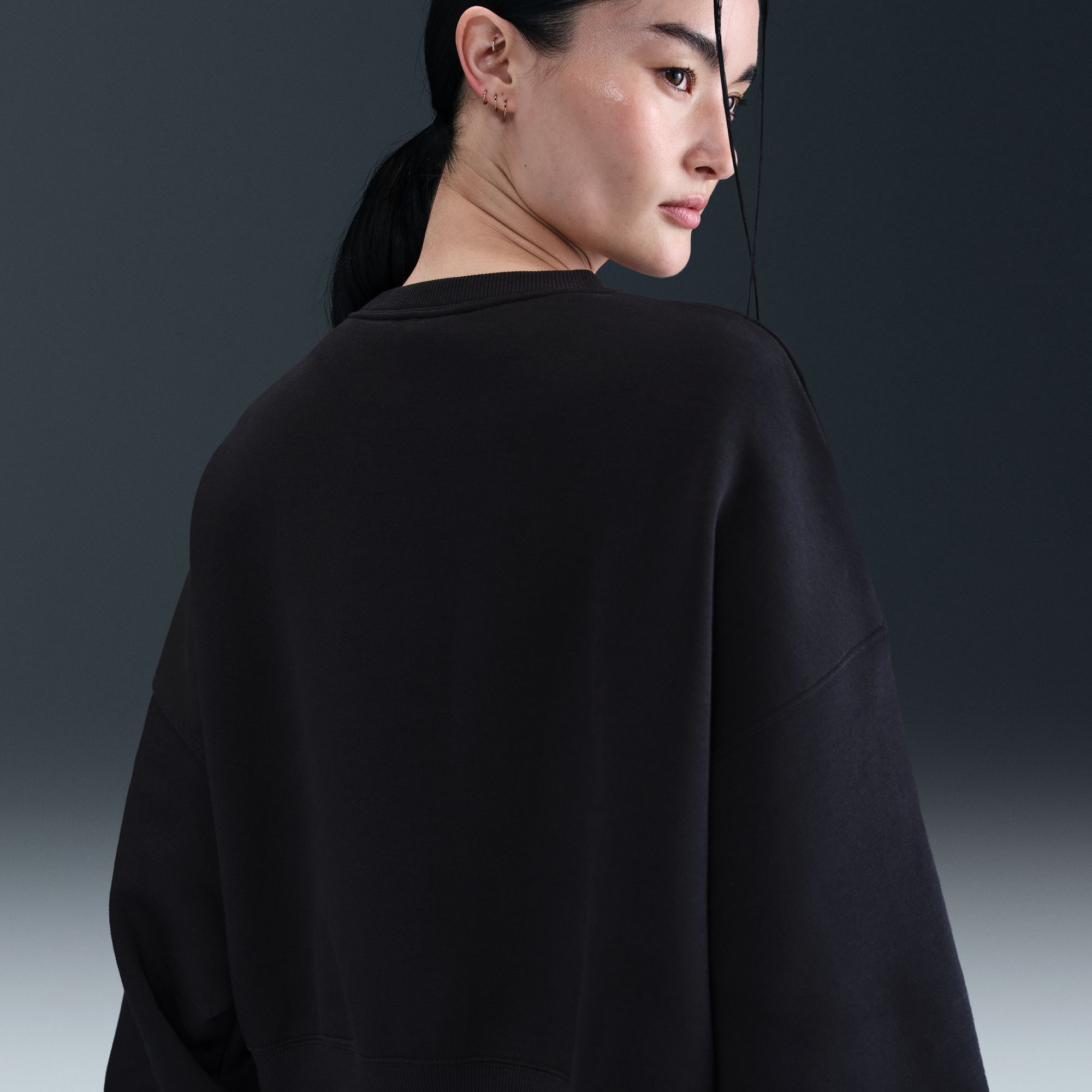 Nike Women's NikeCourt Heritage Phoenix Fleece Over-Oversized Golf Crewneck product image