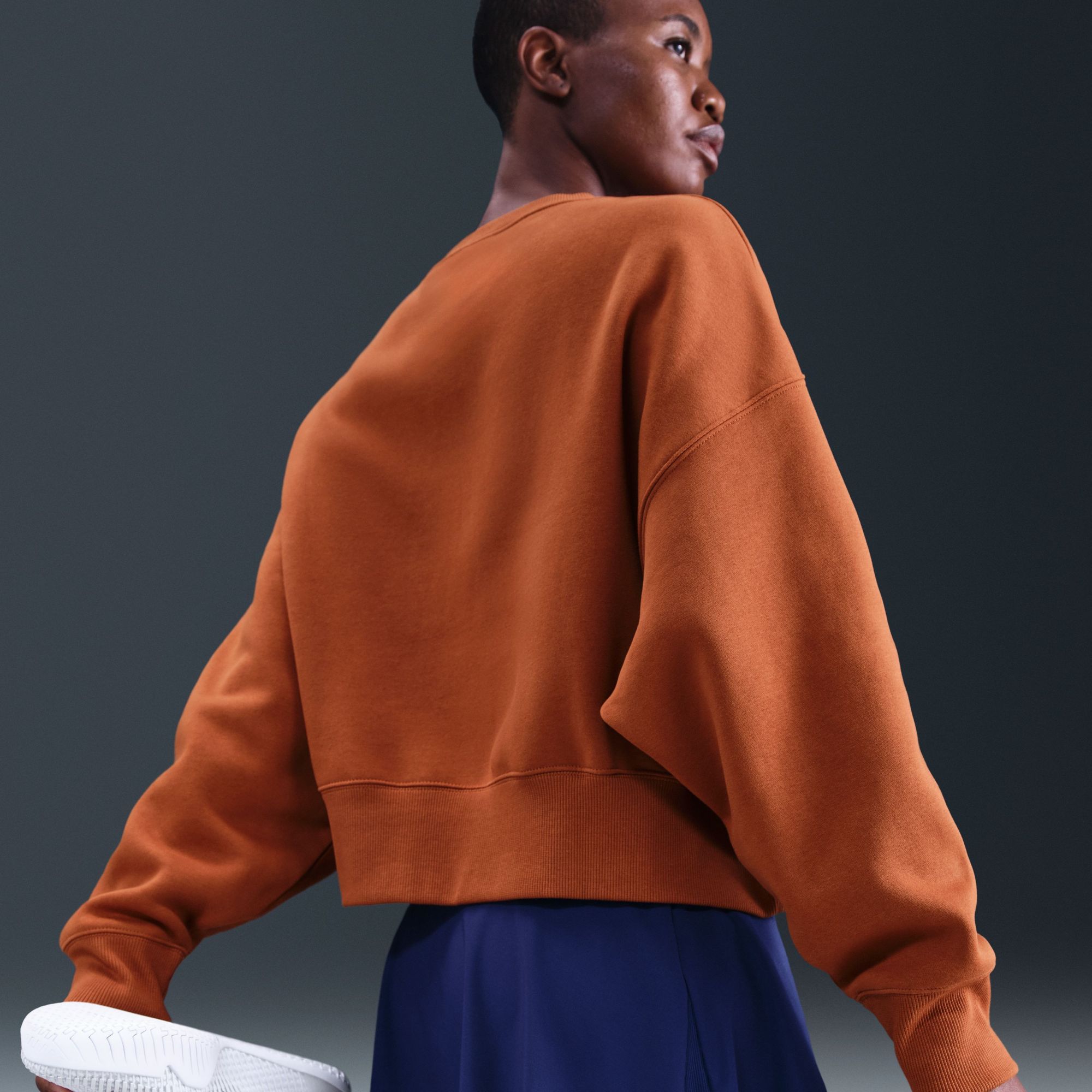 Nike Women's NikeCourt Heritage Phoenix Fleece Over-Oversized Golf Crewneck product image